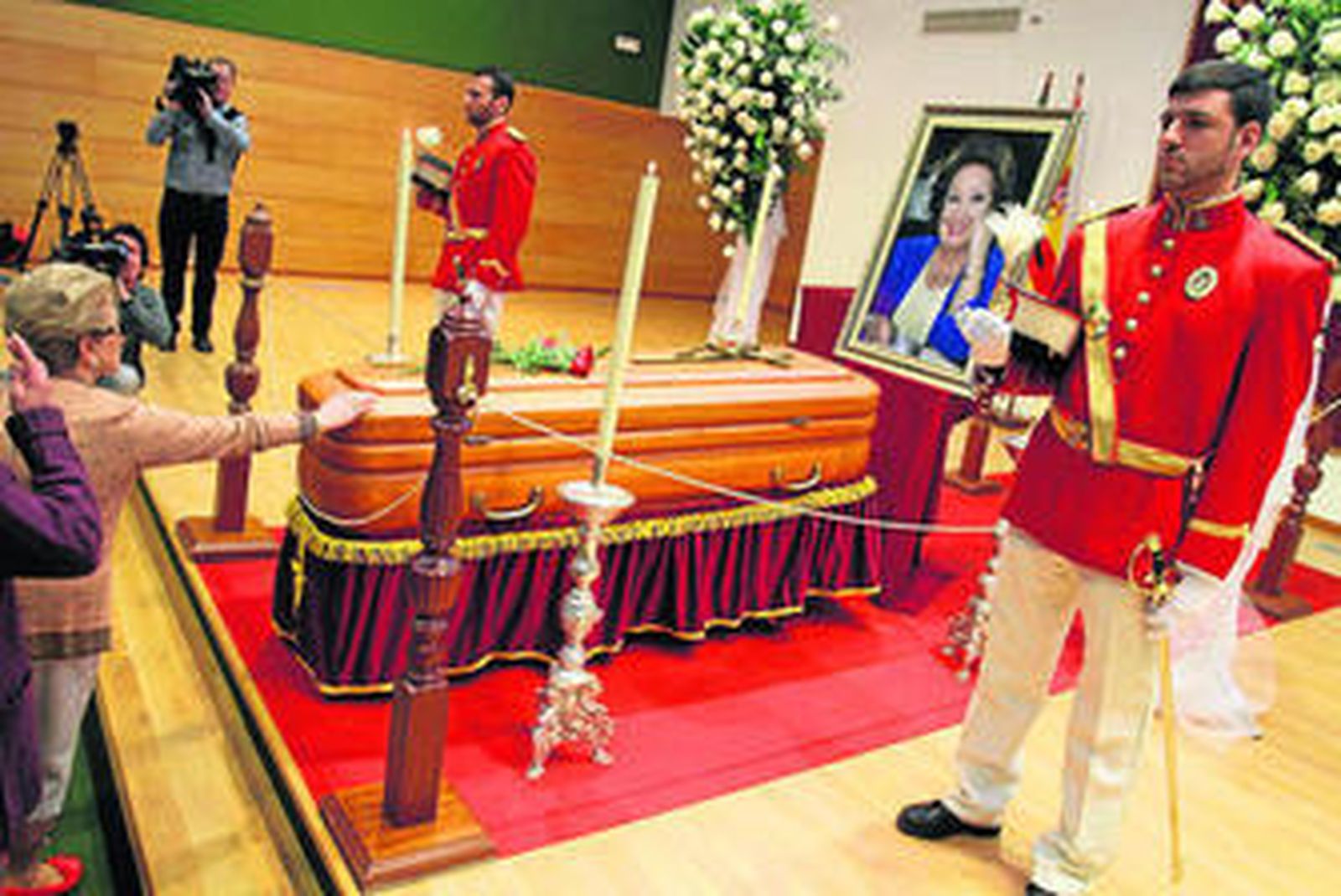 Los restos de la artista fueron velados durante todo el día de ayer en el Ayuntamiento de Torremolinos.