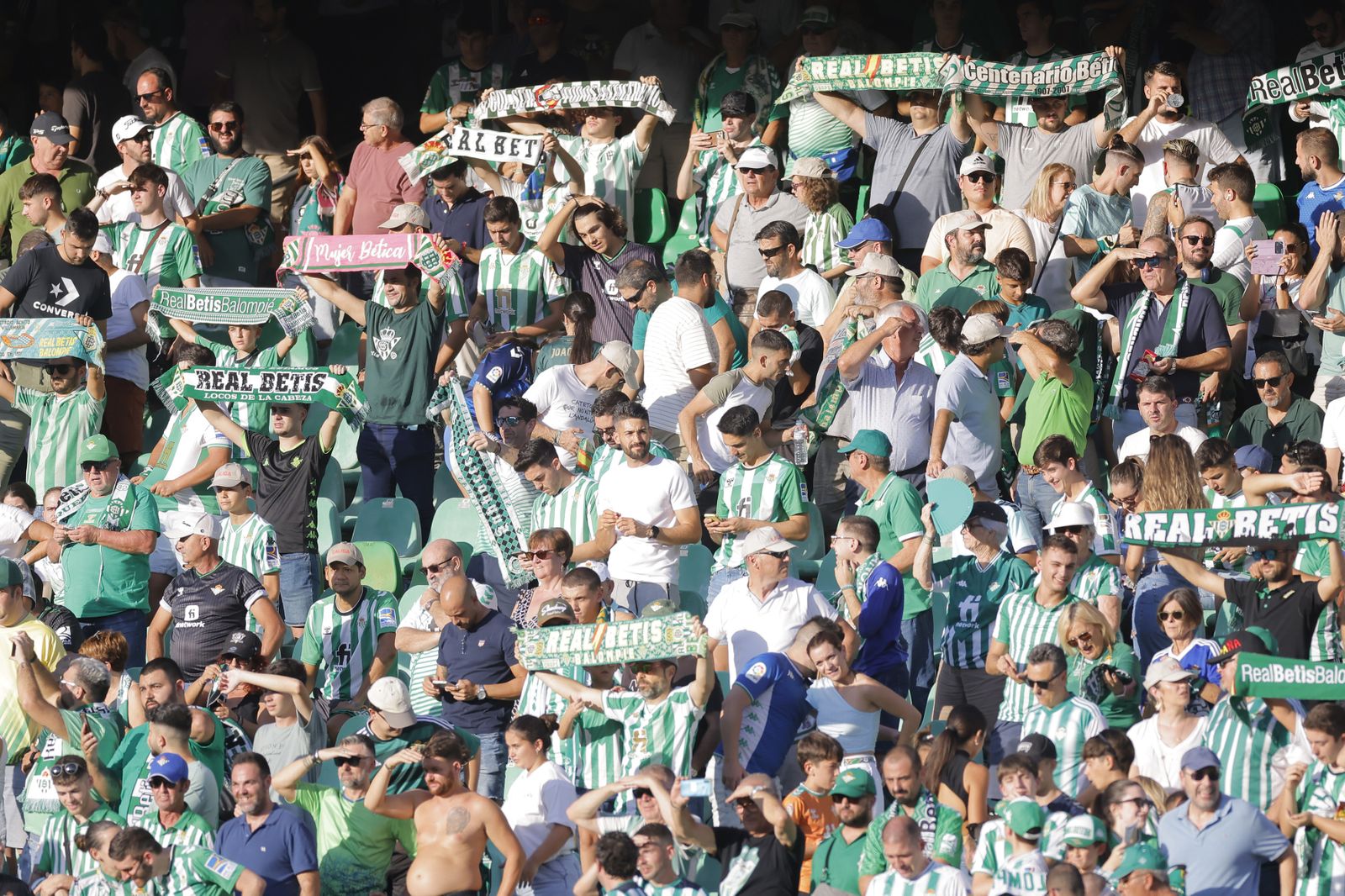 Búscate en la fotos del Betis-Sparta