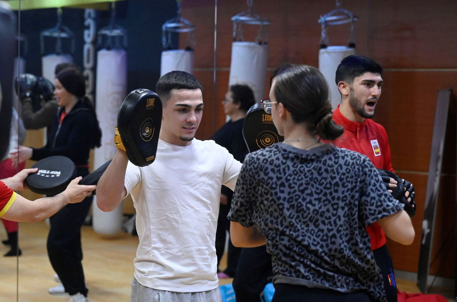 La masterclass de boxeo de Rafa Lozano Jr a medio centenar de mujeres de Córdoba, en imágenes