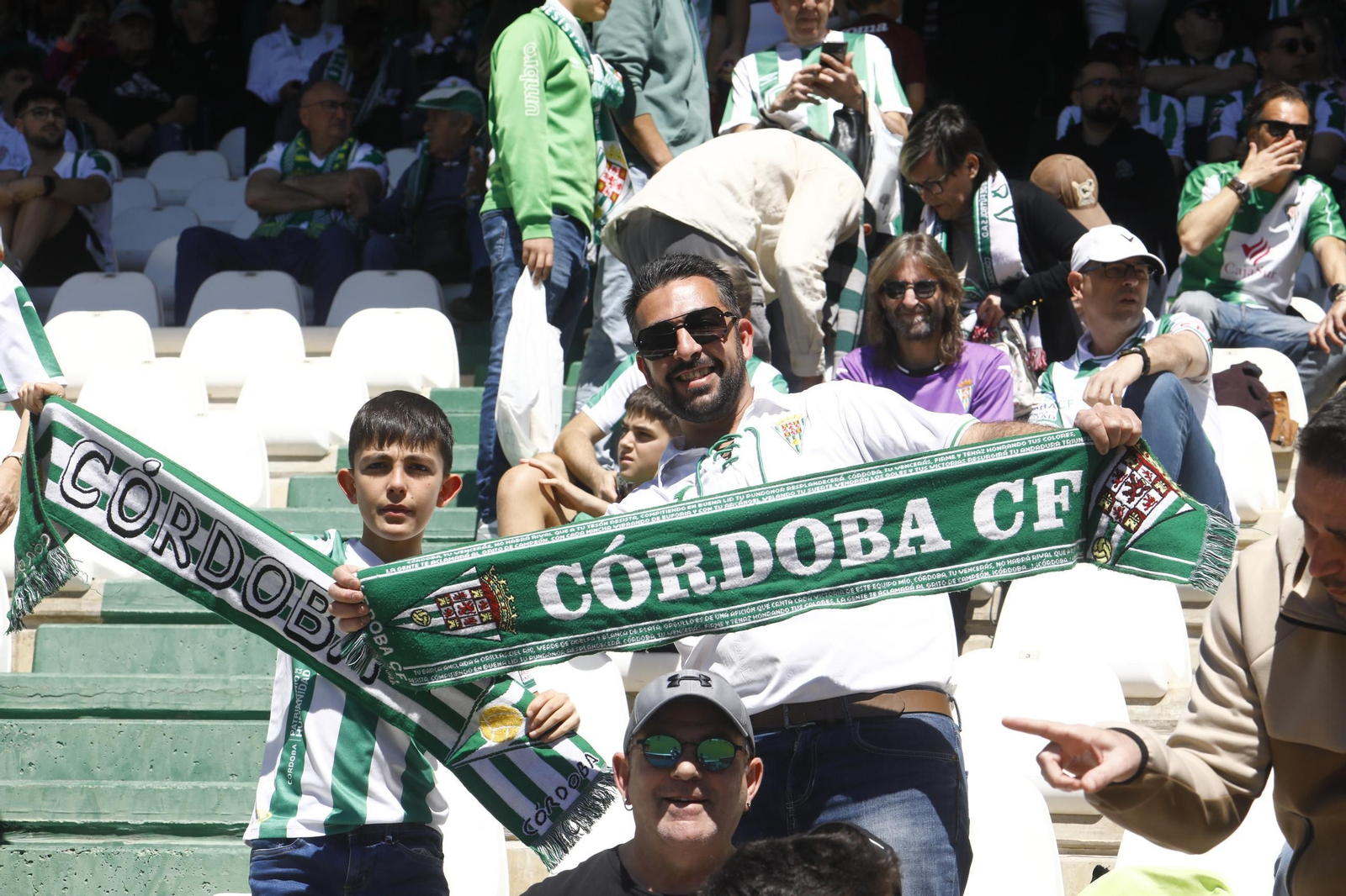 Las fotos del ambiente en El Arcángel para el Córdoba CF - Elche