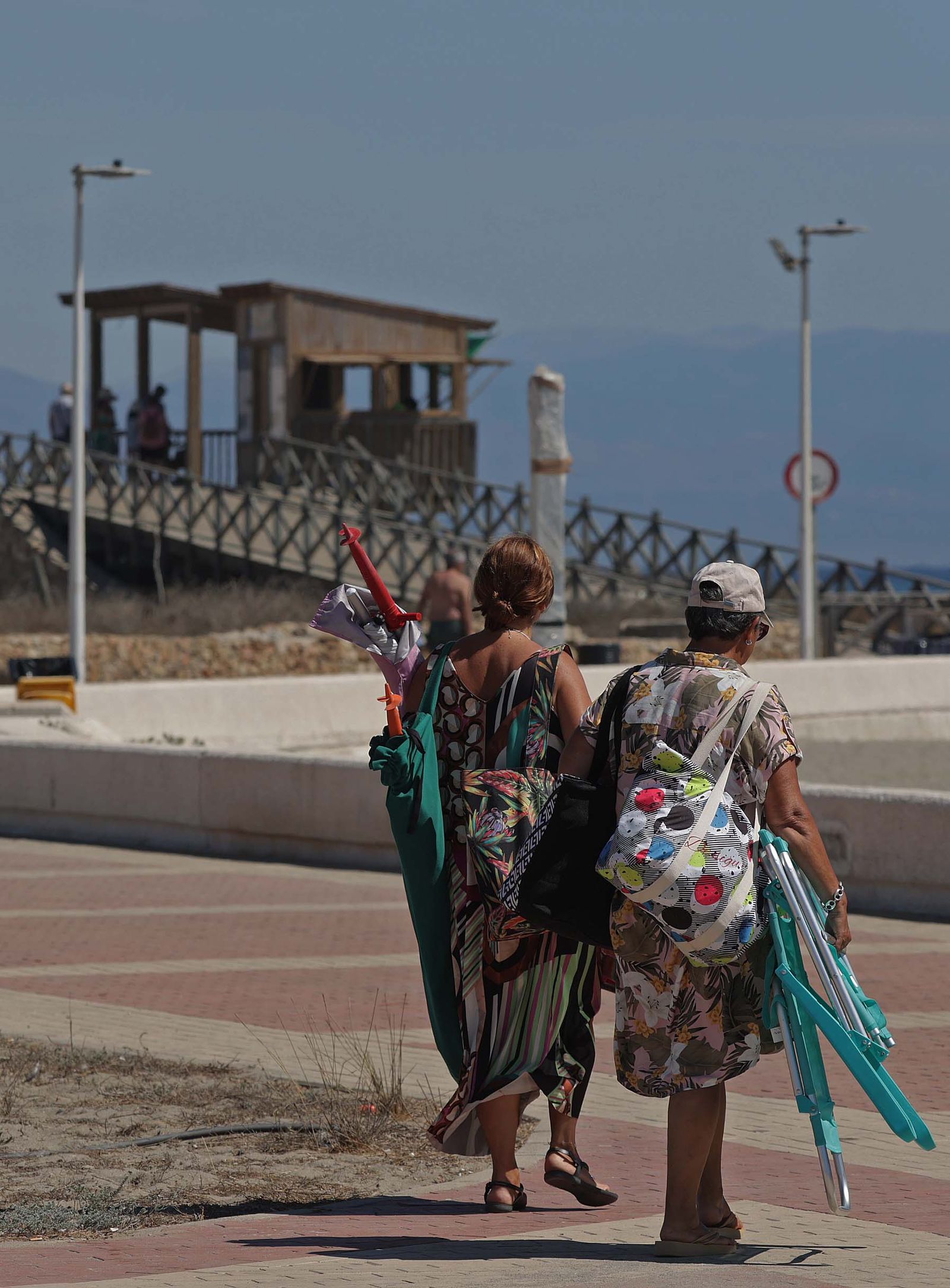 Fotos del domingo en la playa de Levante de La Línea