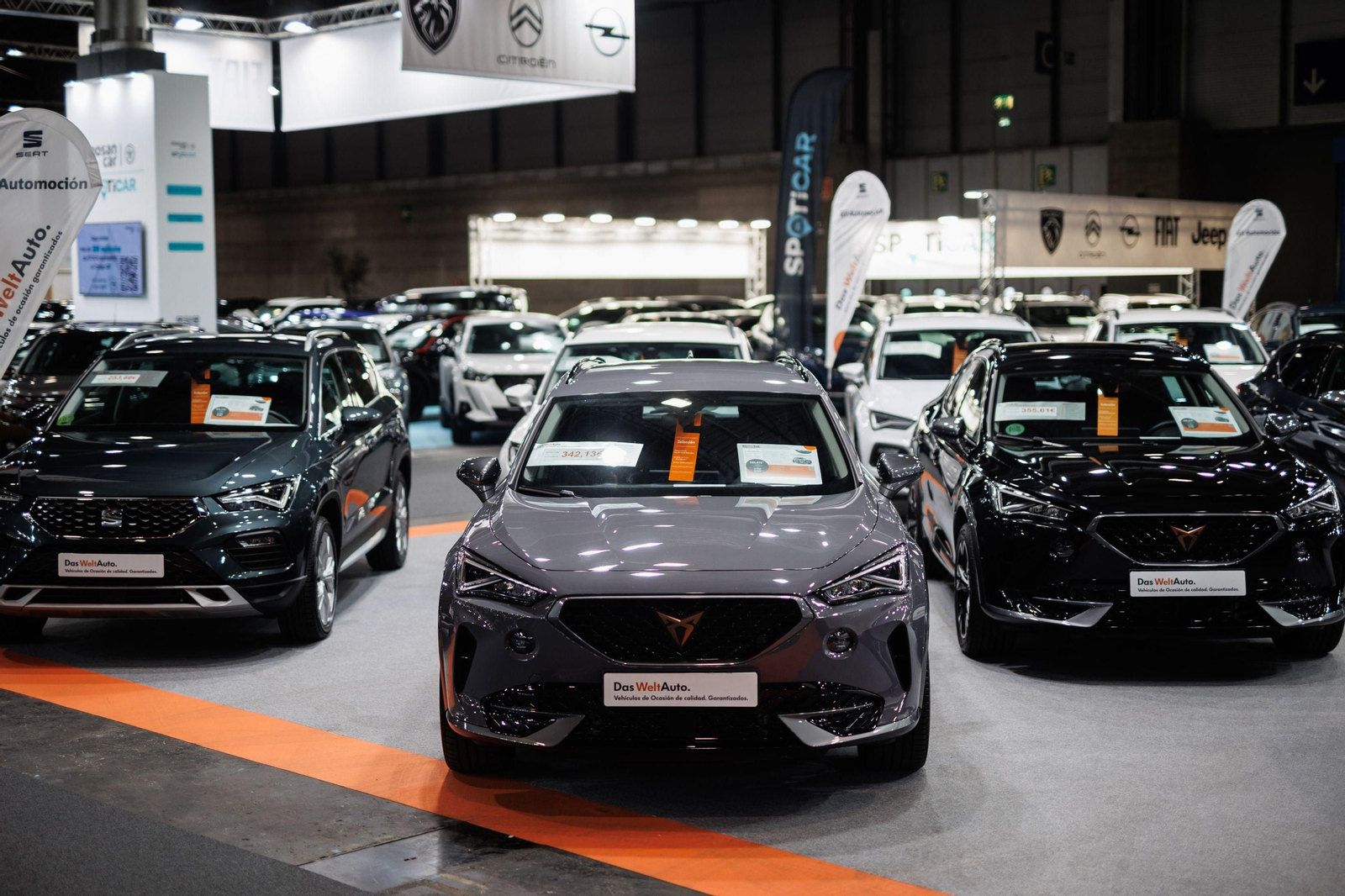 Varios coches en el Salón del Vehículo de Ocasión 2023, celebrado en junio en Madrid.