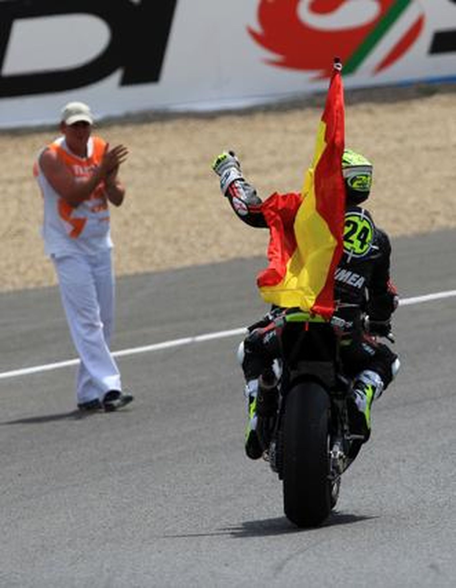 Toni Elías gana el pulso a Tomizawa y sube a lo más alto del cajón en Moto2. 

Foto: Juan Carlos Toro y Manuel Aranda