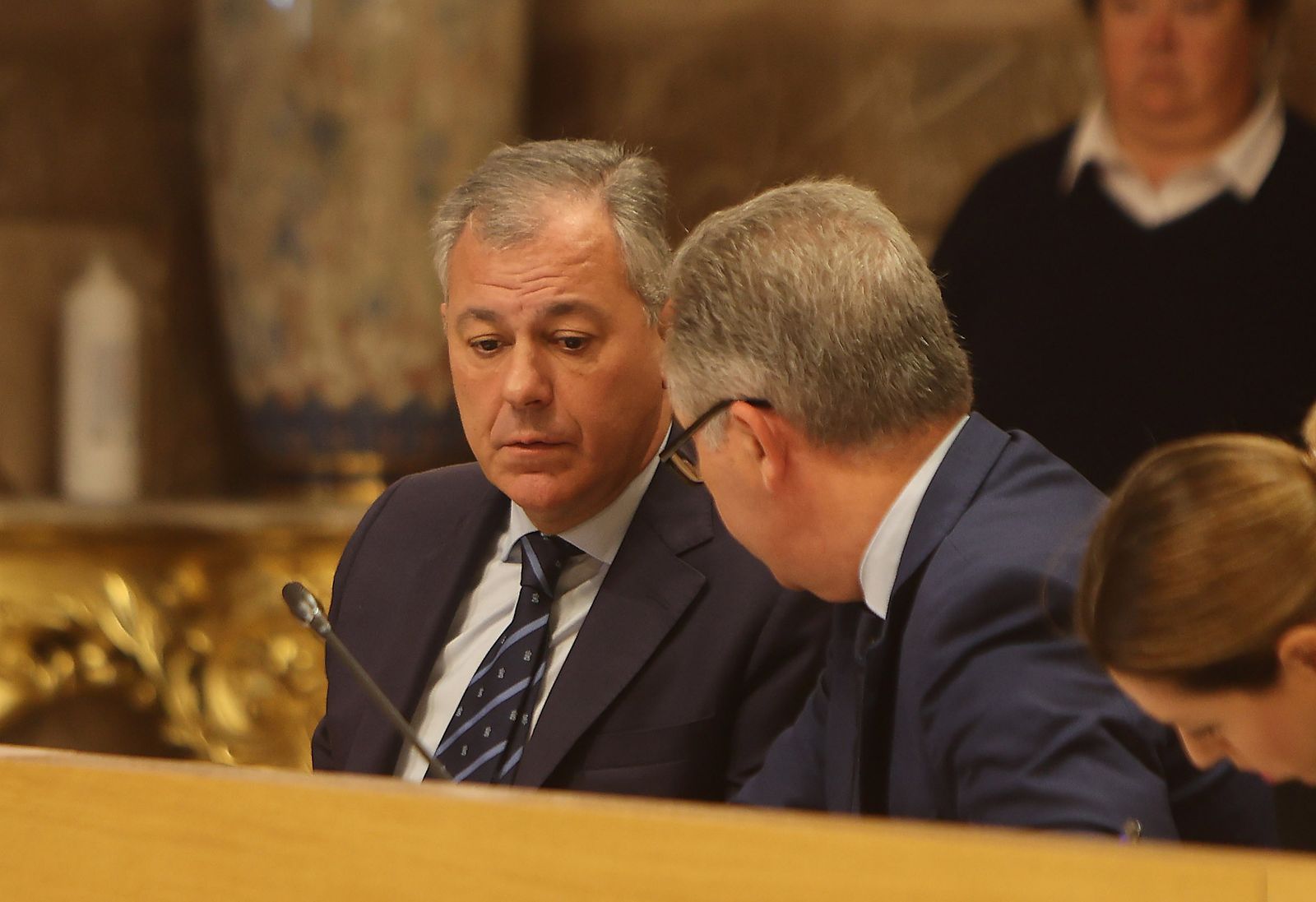 El alcalde, José Luis Sanz, junto al edil de Hacienda, Juan Bueno, durante un Pleno.