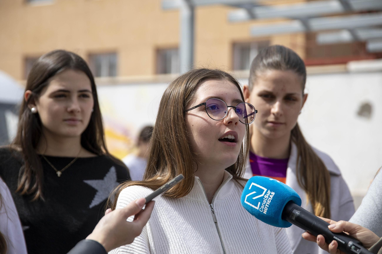 Sensibilización sobre la trata de mujeres en el IES Maestro Padilla de Almería, en imágenes