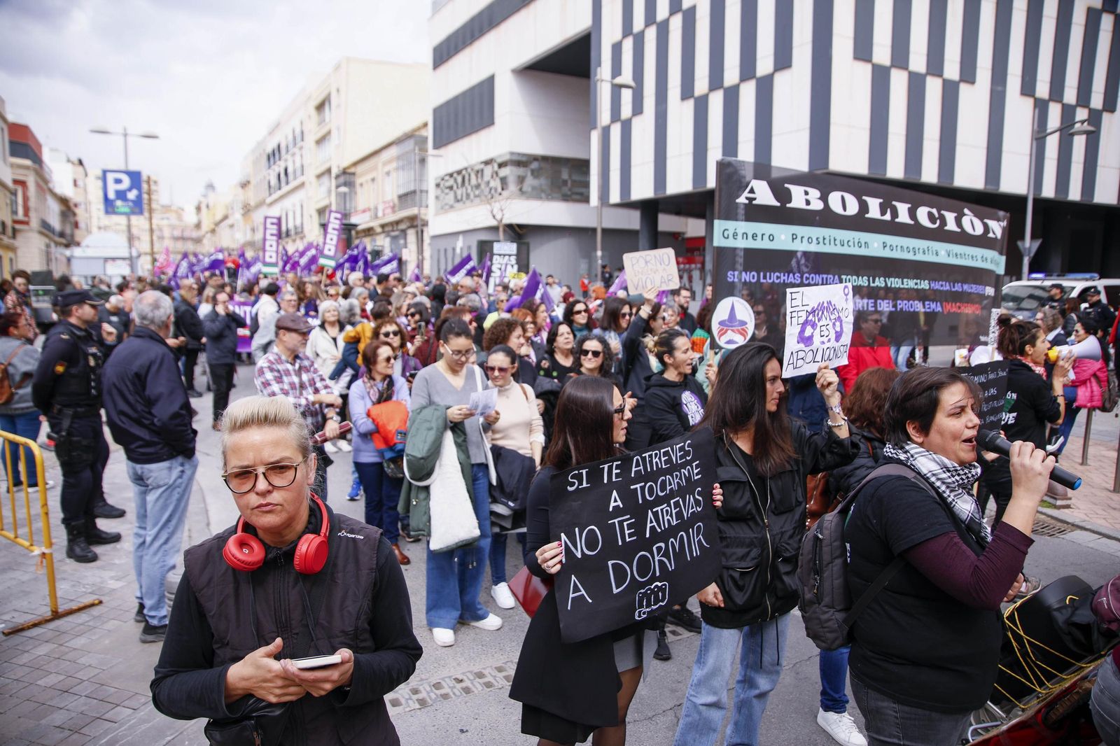 Las imágenes de la manifestación realizada por la Plataforma de Acción Feminista en Almería