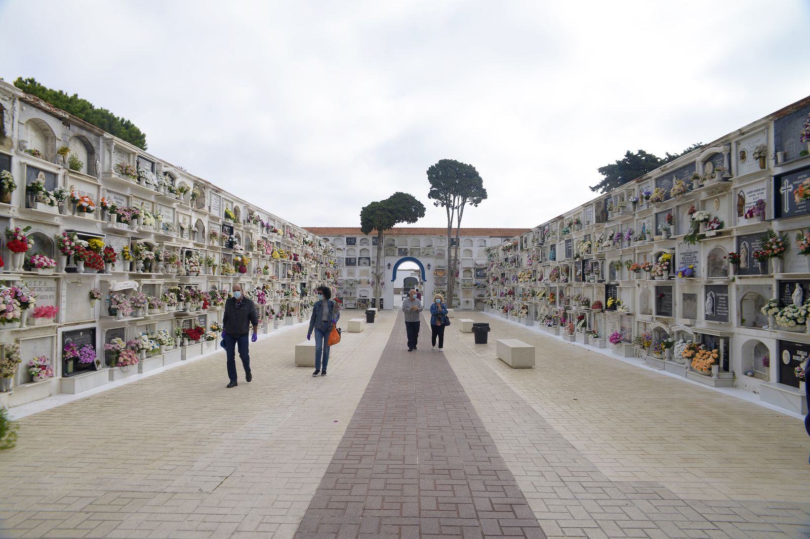 Fotos del cementario de La Línea en el día de los  difuntos