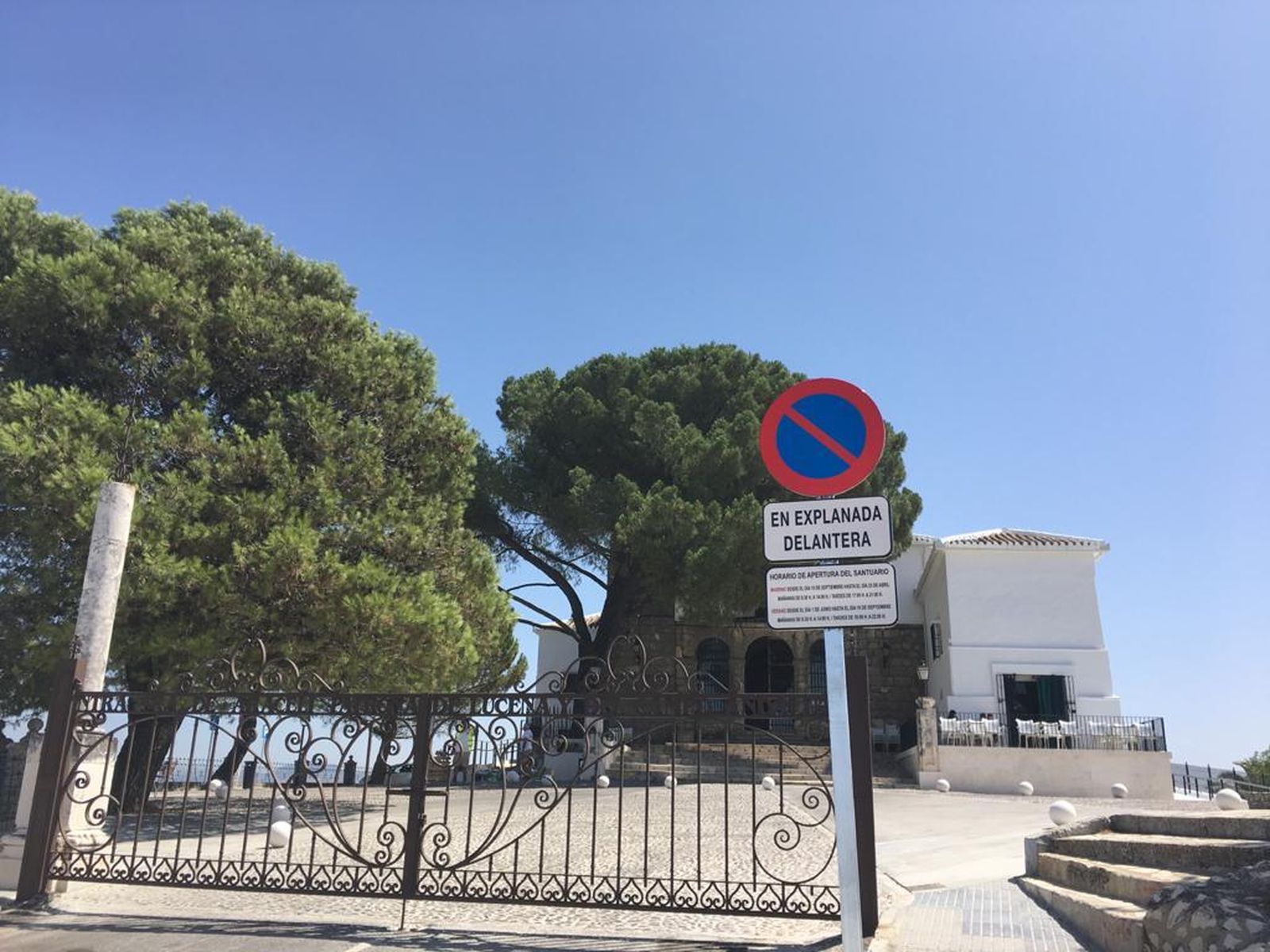 Explanada del Real Santuario de la virgen de Araceli de Lucena.