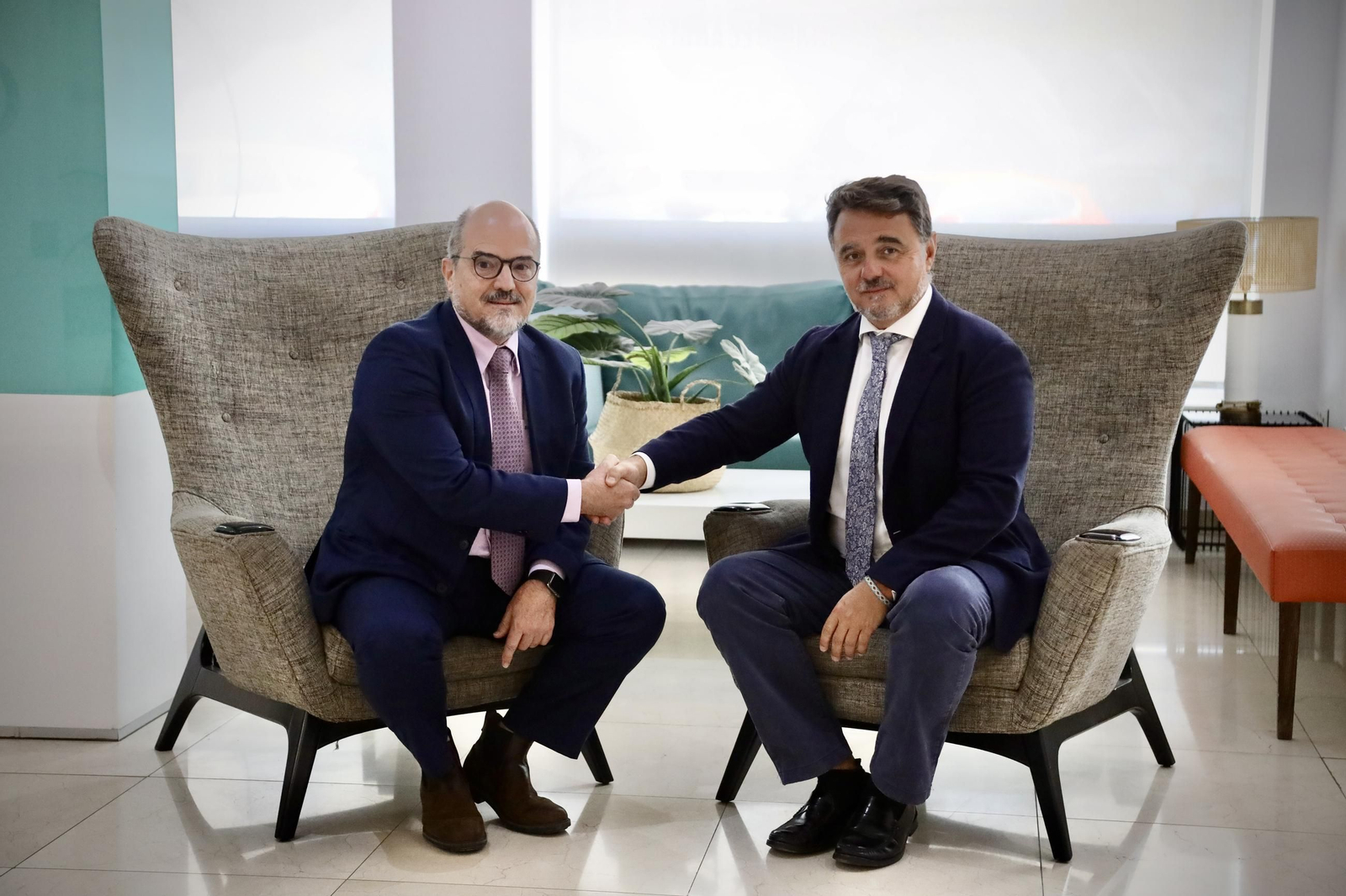 El Dr. Fabio Gastal, director de estrategia, gestión e innovación de Seguros Unimed; y David Fernández, director general de Transmural Biotech. El Dr. Fabio Gastal, director de estrategia, gestión e innovación de Seguros Unimed; y David Fernández, director general de Transmural Biotech.