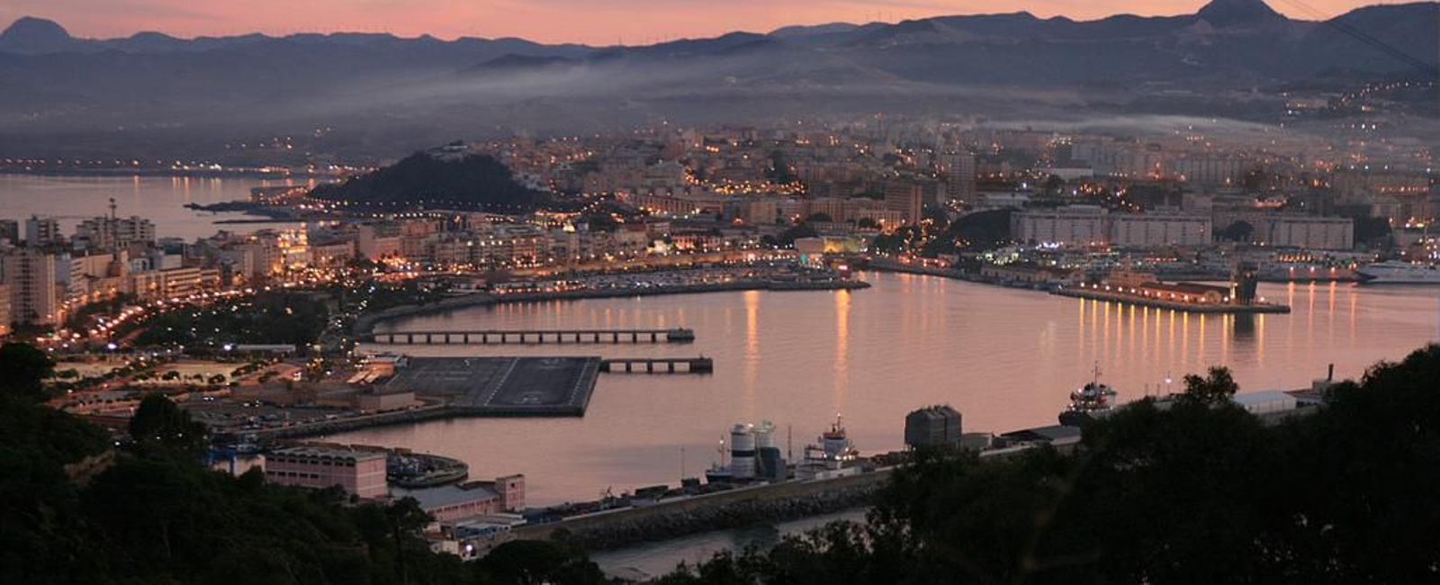 Vista de Ceuta, desde el monte Hacho. Vista de Ceuta, desde el monte Hacho.
