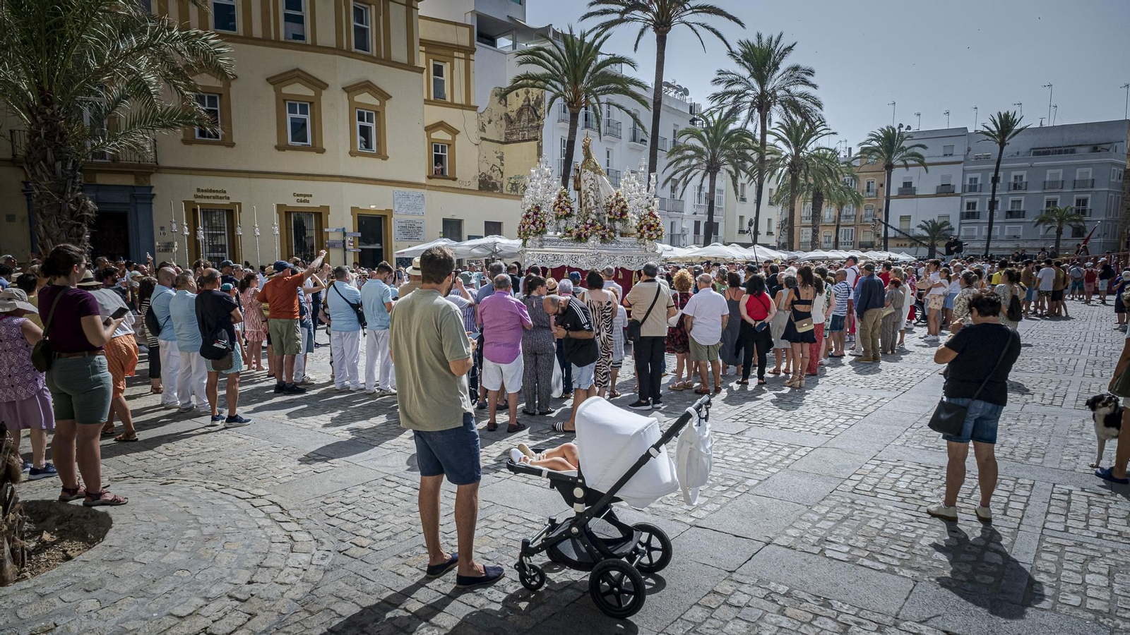 Búscate entre las imágenes del Domingo de Corpus en Cádiz