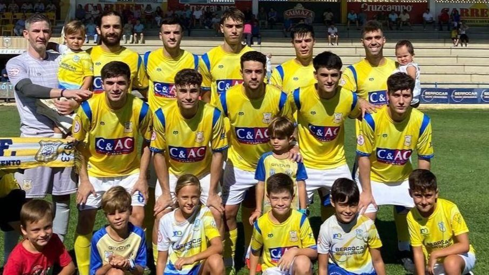 Un once del Coria en e estadio Guadalquivir.