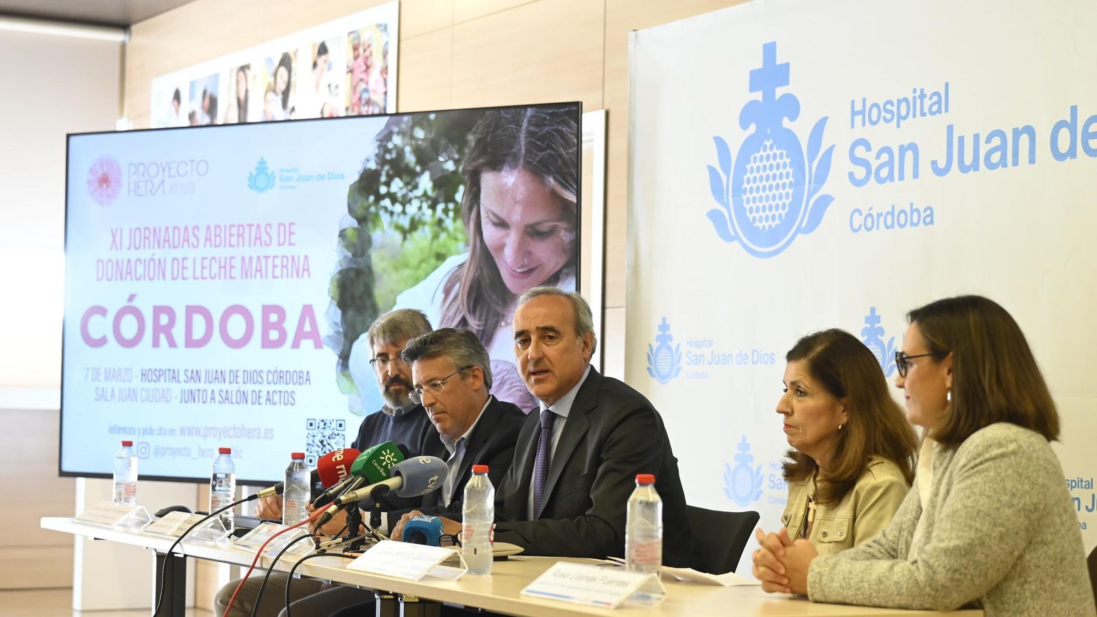 El director gerente del Hospital San Juan de Dios, Horacio Pijuán, durante la comparecencia.