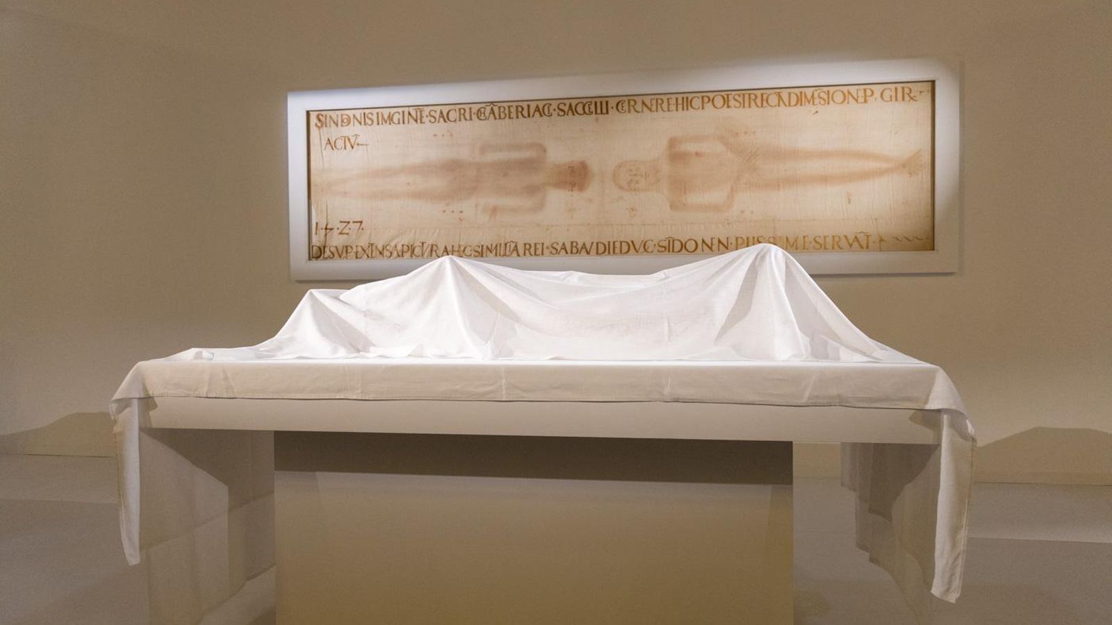 Inauguración de la exposición 'The Mistery Man'