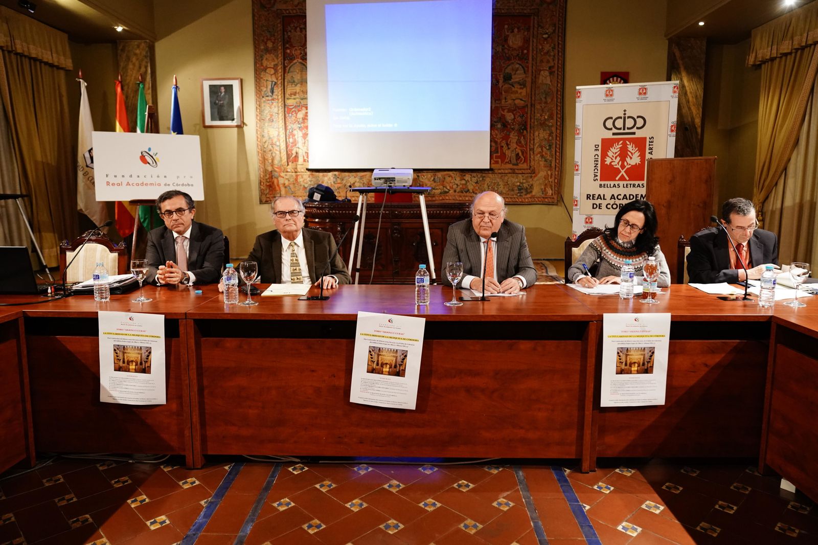 Un momento del debate organizado por el foro Arjona y Cubas