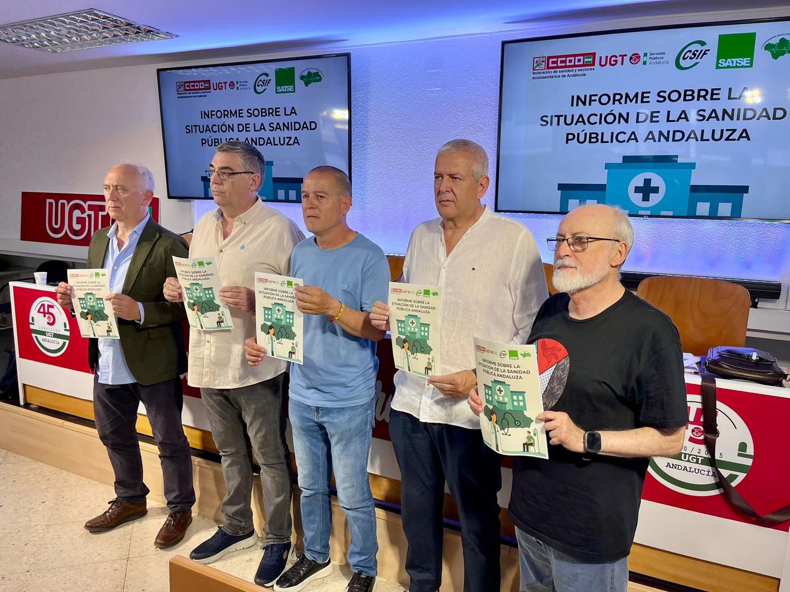 Imagen de la presentación del informe sobre la sanidad andaluza por parte de lso sindicatos, CCOO, UGT, CSIF, SATSE y las Mareas Blancas.