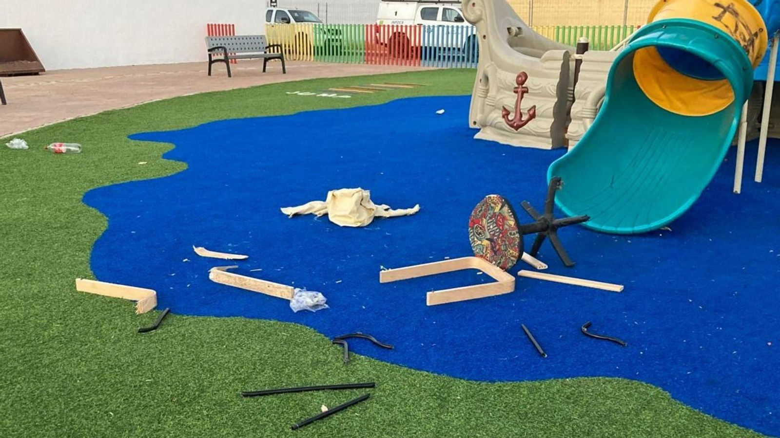 Basura tirada en el Parque de El Barco.