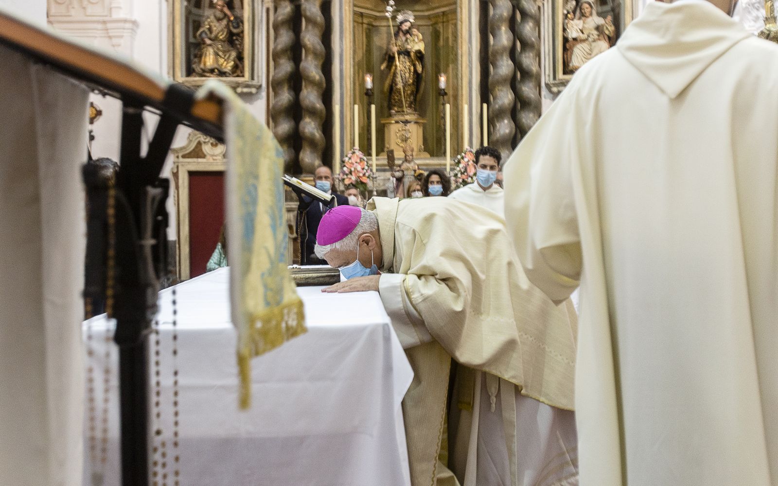 Imágenes de la celebración del día de la Virgen del Rosario en la iglesia de Santo Domingo
