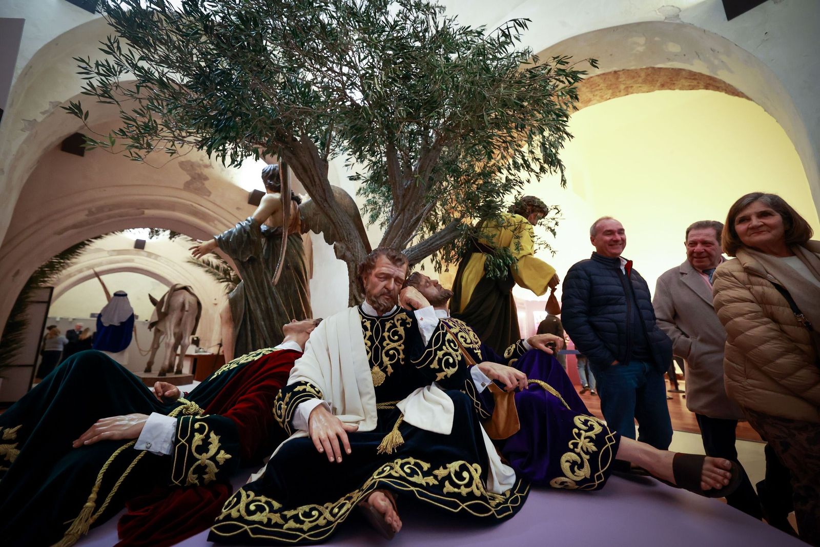 Inaugurada en San Fernando la exposición cofrade Passio Domini: las imágenes