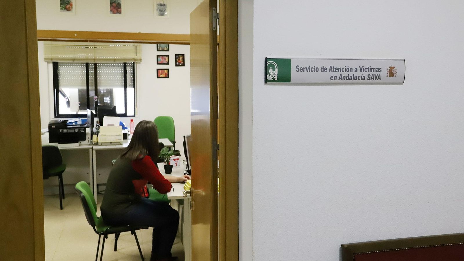 Acceso a una oficina del SAVA, en la quinta planta del Palacio de Justicia.