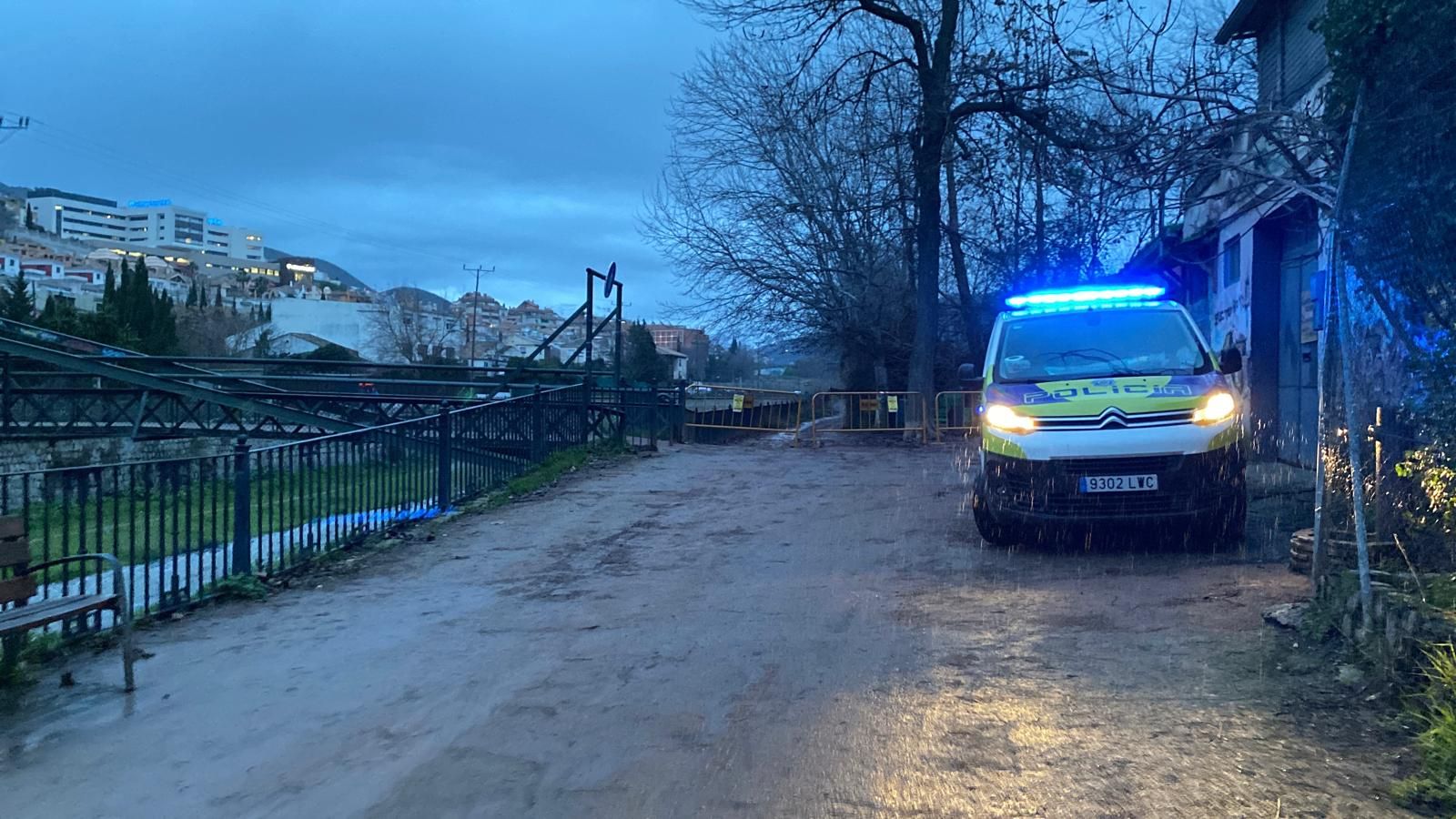 Las fotos de la previa de la borrasca Leonardo: nieve en Prado Negro y el río Genil en Granada, crecido