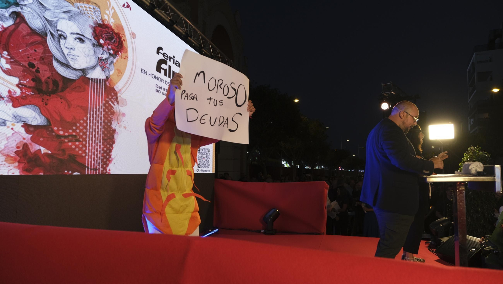 El pregón de la Feria de Almería 2025 y el encendido de la portada, en imágenes