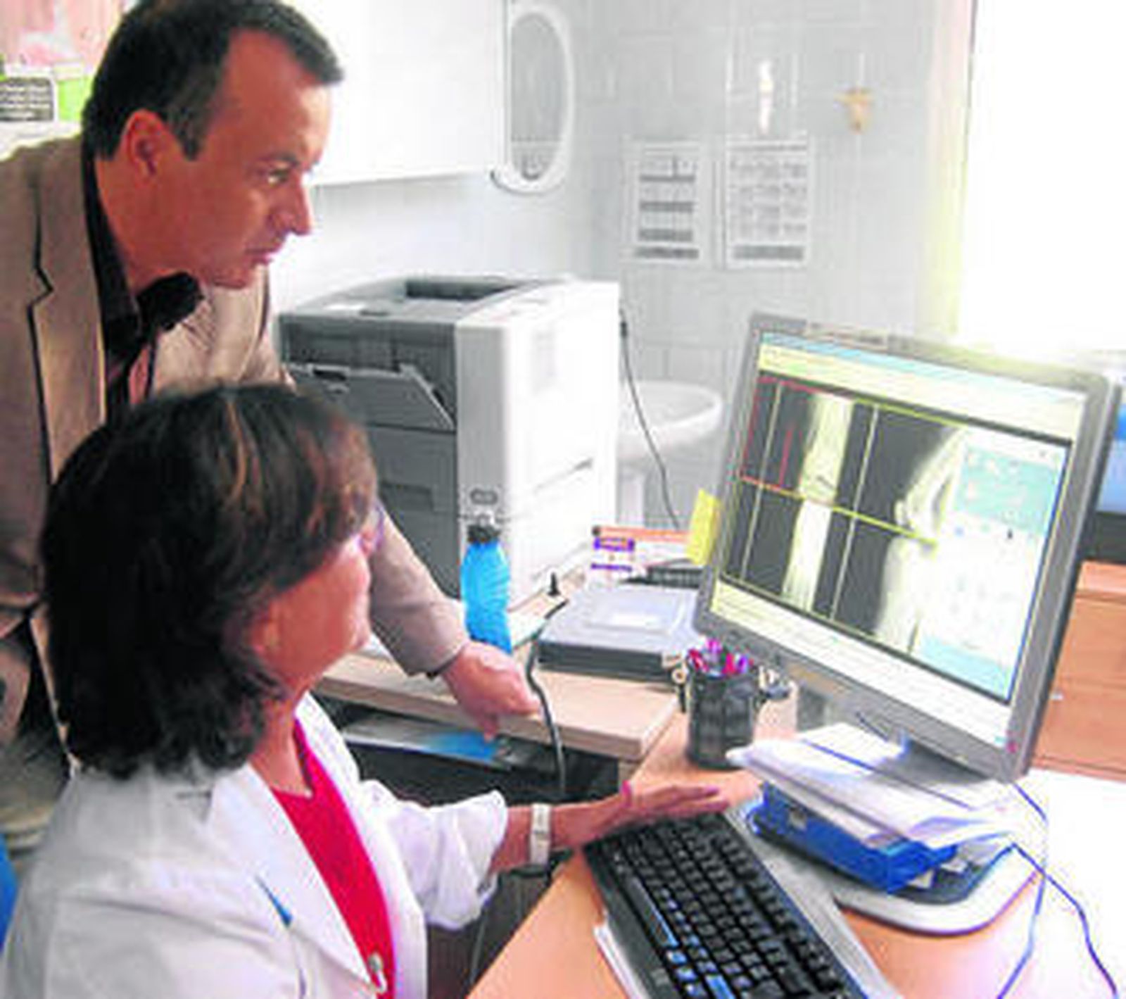 El delegado de Salud visitó ayer el centro de salud Motril-Centro.