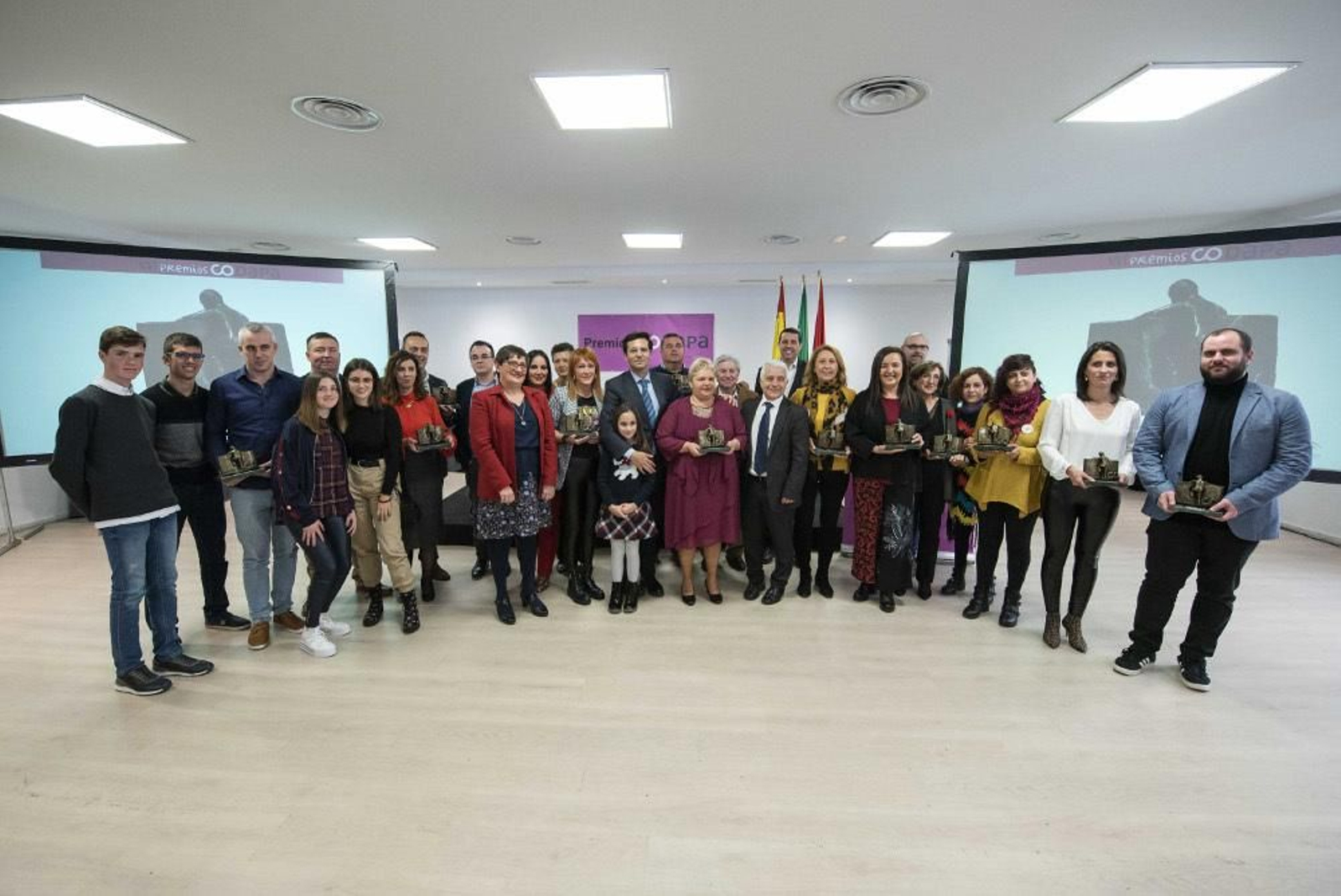 Representantes de los premiados por Codapa