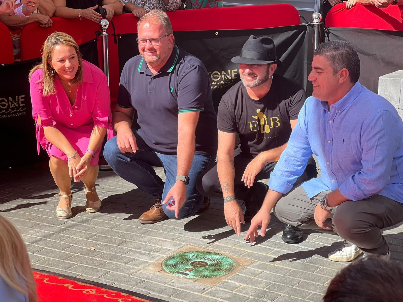 El Barrio, durante la inauguración de su vinilo en la capital extremeña.