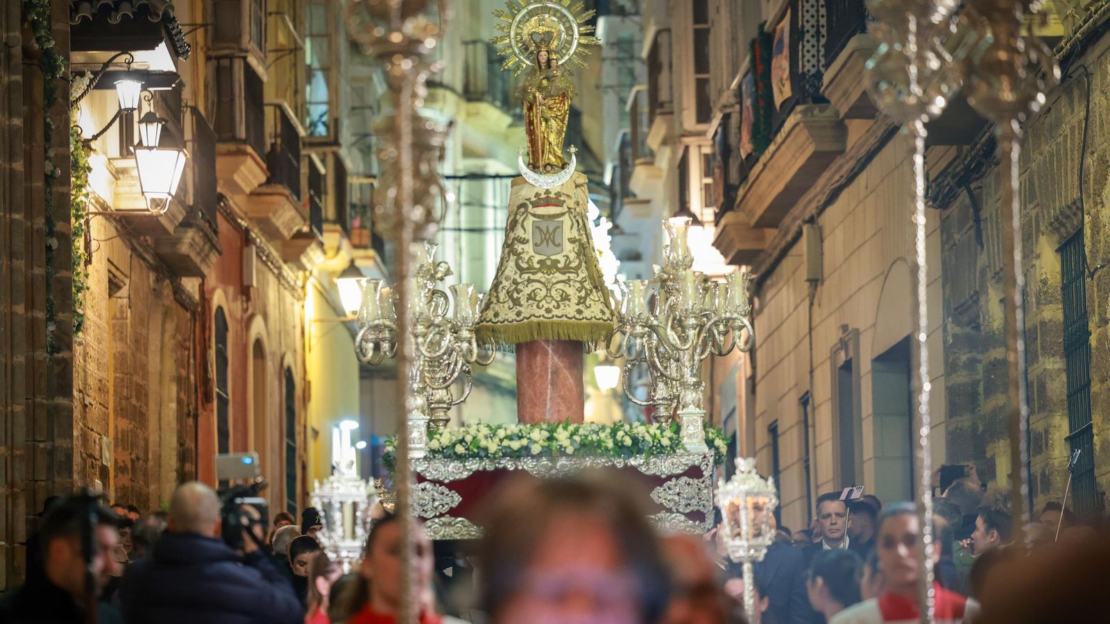La Virgen del Pilar, recorriendo este viernes 2 de enero las calles de la ciudad.