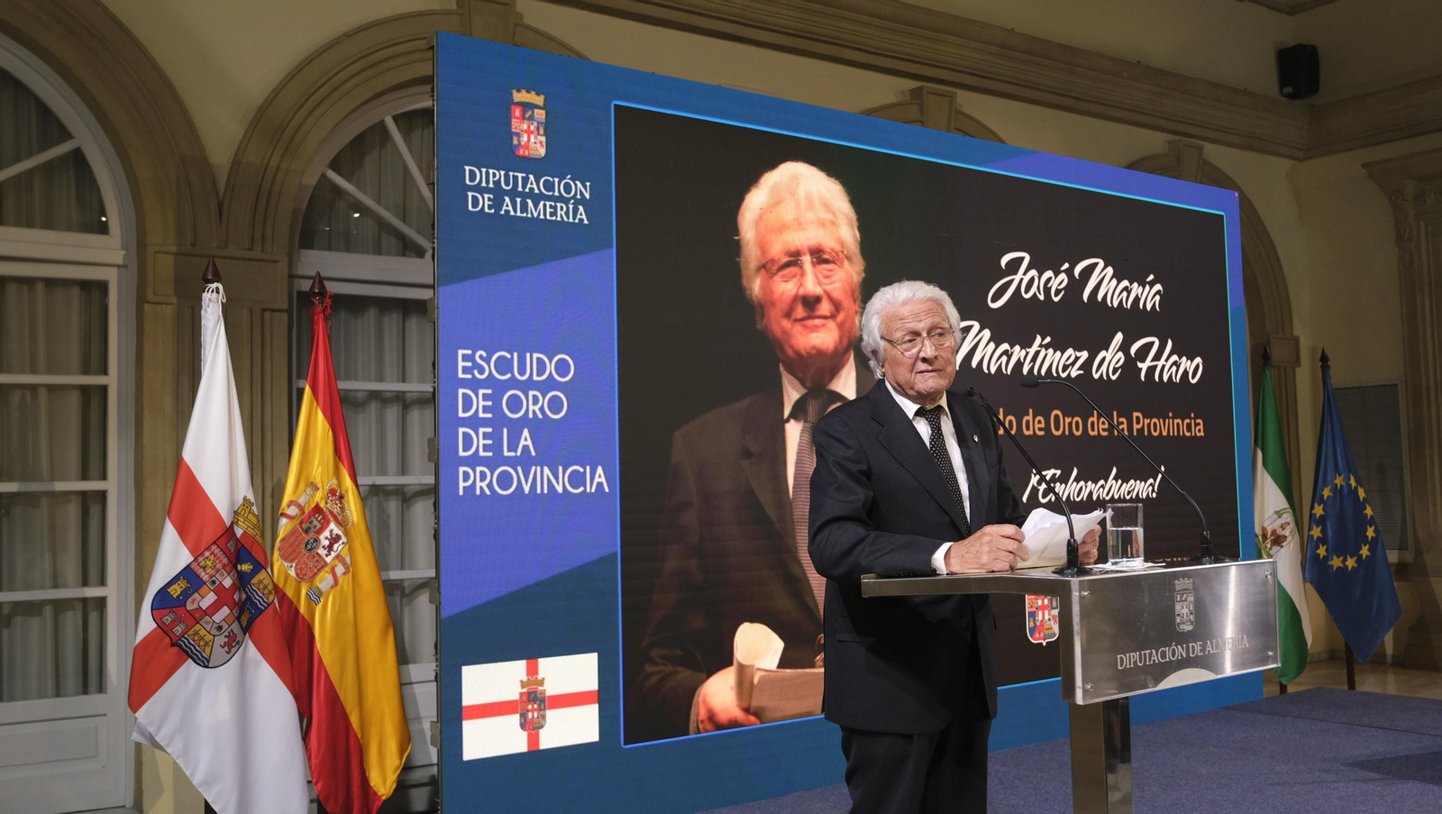 Imágenes de la entrega del Escudo de Oro de la Provincia de Almería a José María Martínez de Haro