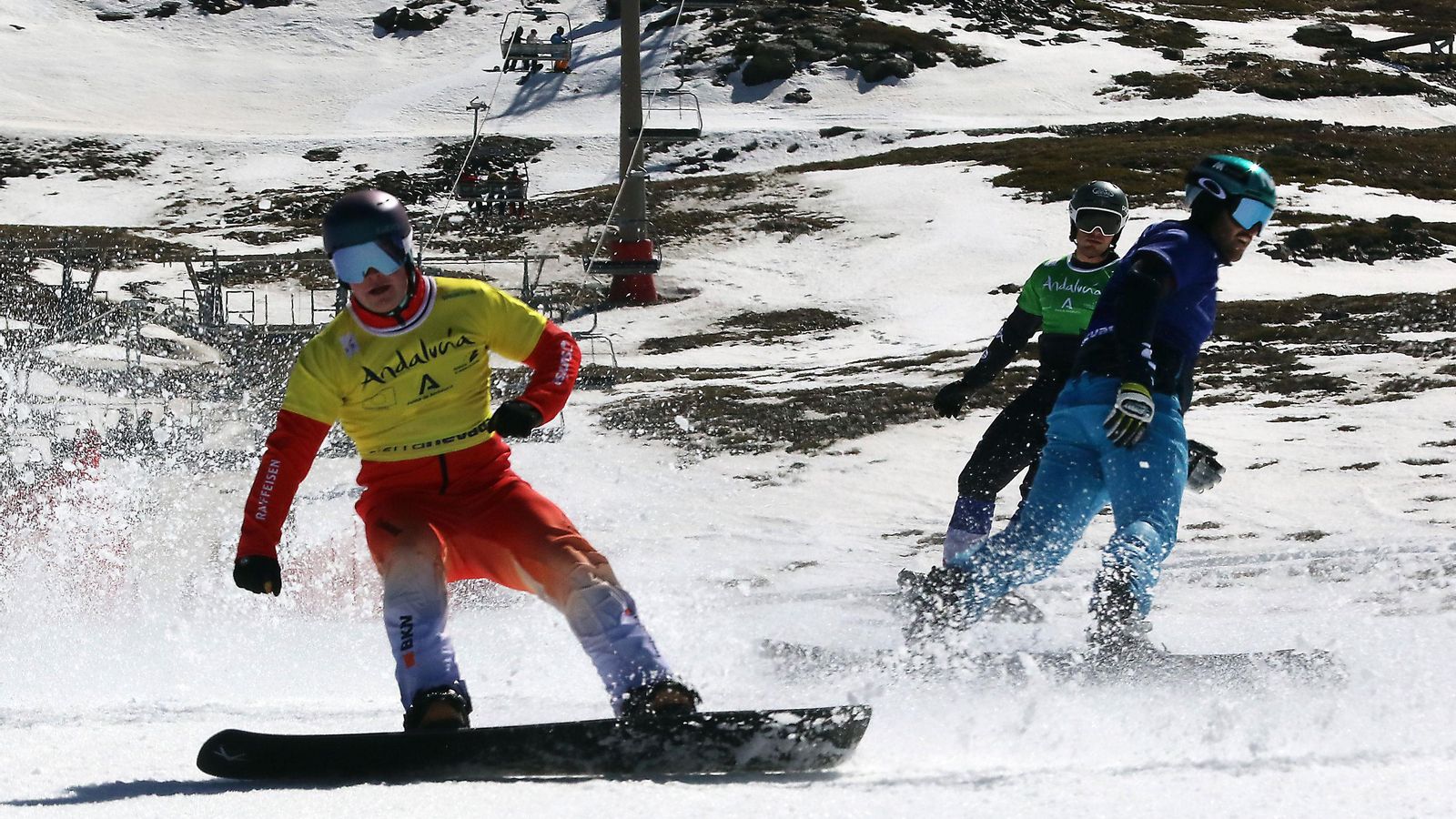 Eguibar y dos de sus rivales, en un momento de la final de este domingo