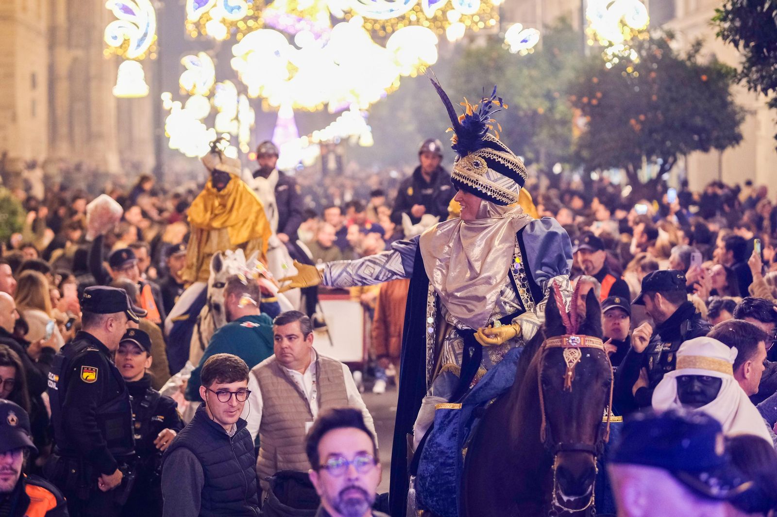 Fotos del Heraldo de los Reyes Magos en la recogida de llaves de la ciudad
