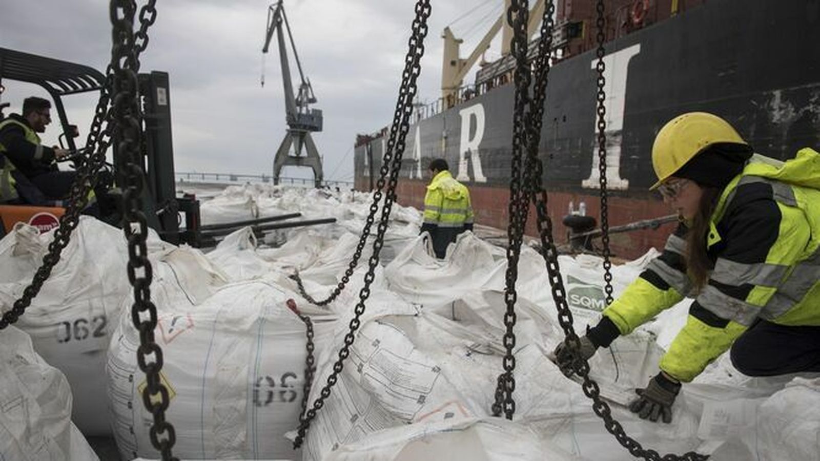 Imagen de archivo de los estibadores gaditanos laborando en La Cabezuela