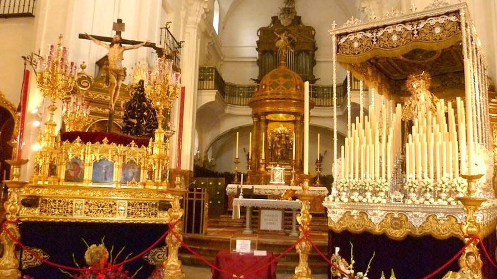 Hermandad de Santa Cruz en su parroquia.