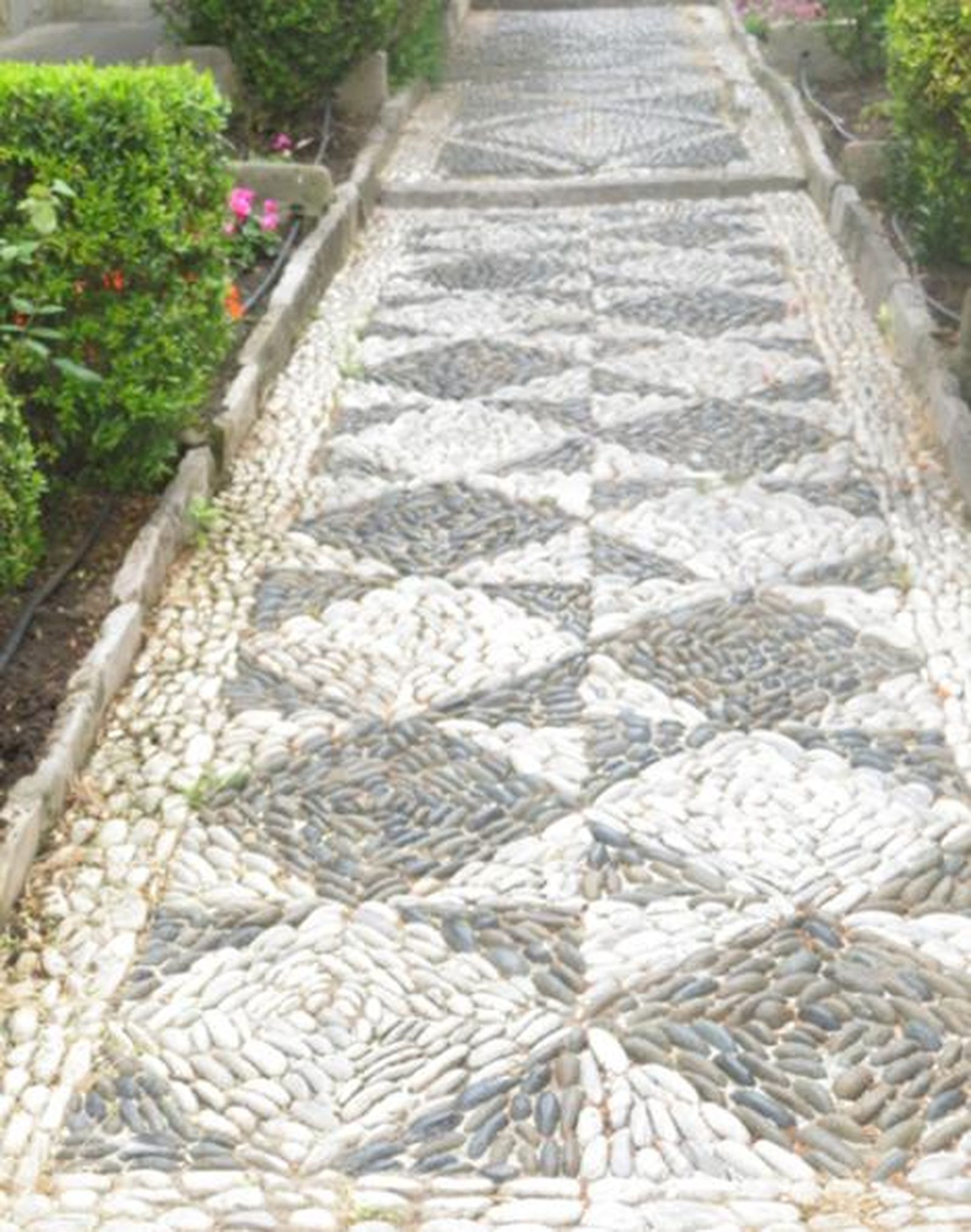 Tema geométrico en el mosaico nº 4 (calle Rocha).