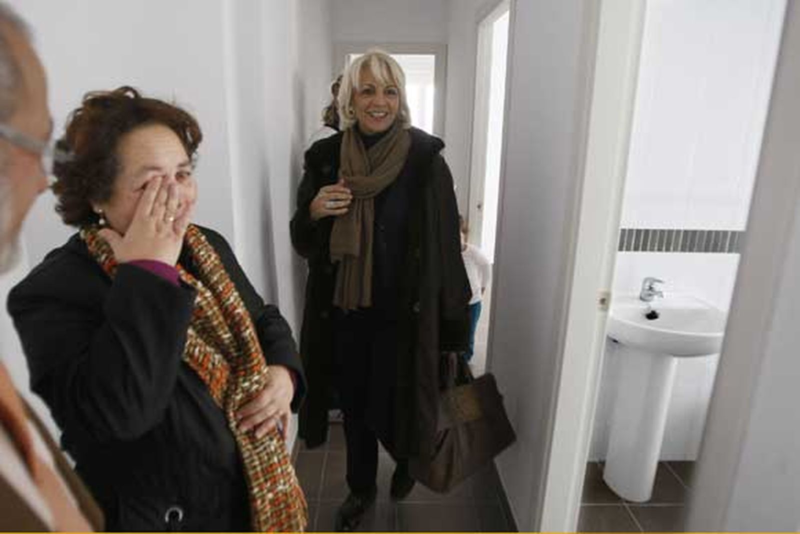 Teófila Martínez entrega las llaves de las viviendas construidas en Botica, 27

Foto: Jose Braza