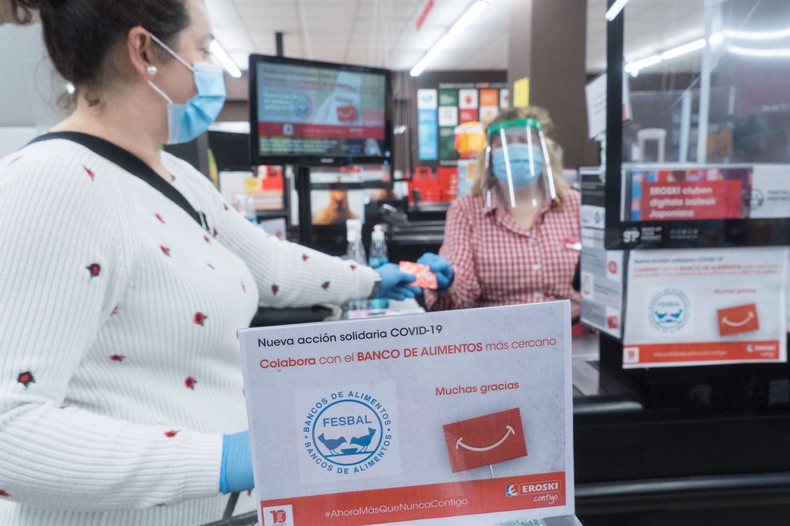 Eroski  dona mil kilos de productos al Banco de Alimentos de Zaragoza.