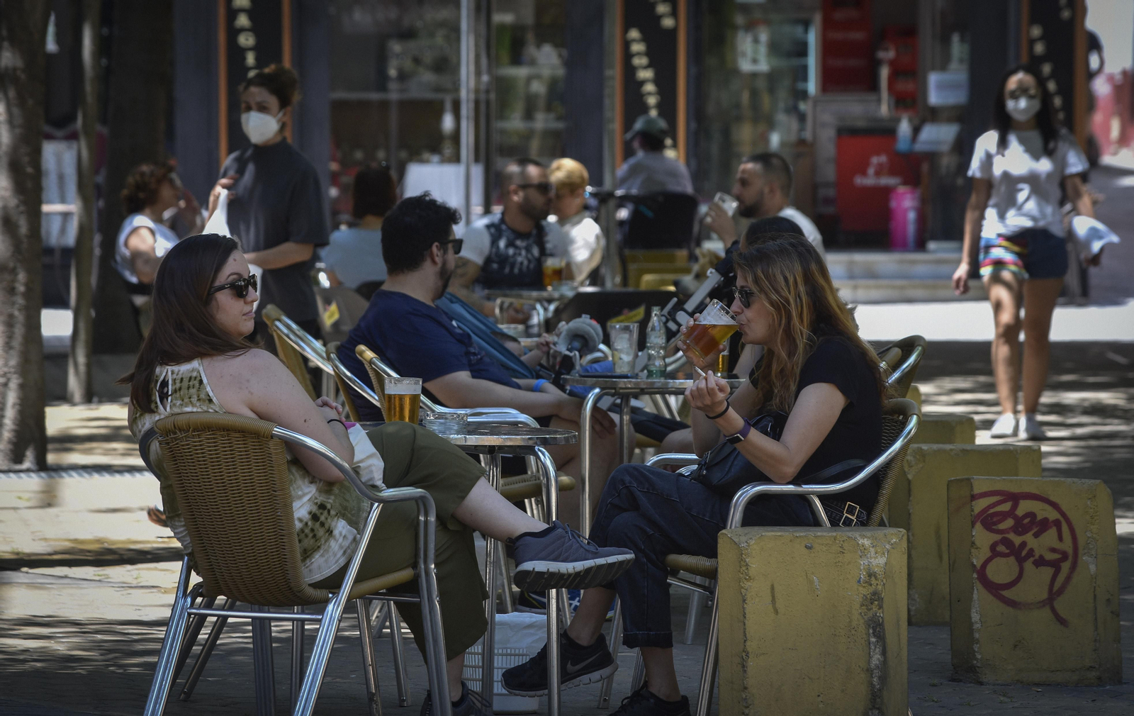 Desescalada en Sevilla: Reservas y esperas en los bares durante la fase 1