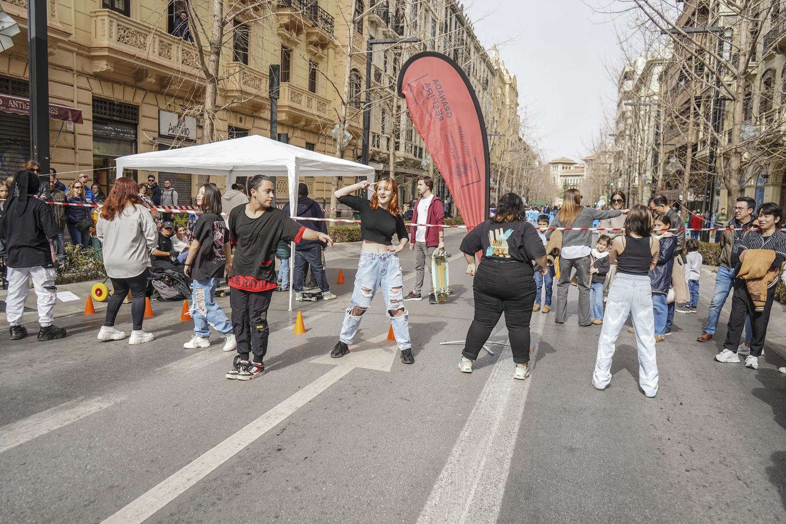 El Día Sin Coche llena de ciudadanos la Gran Vía de Granada