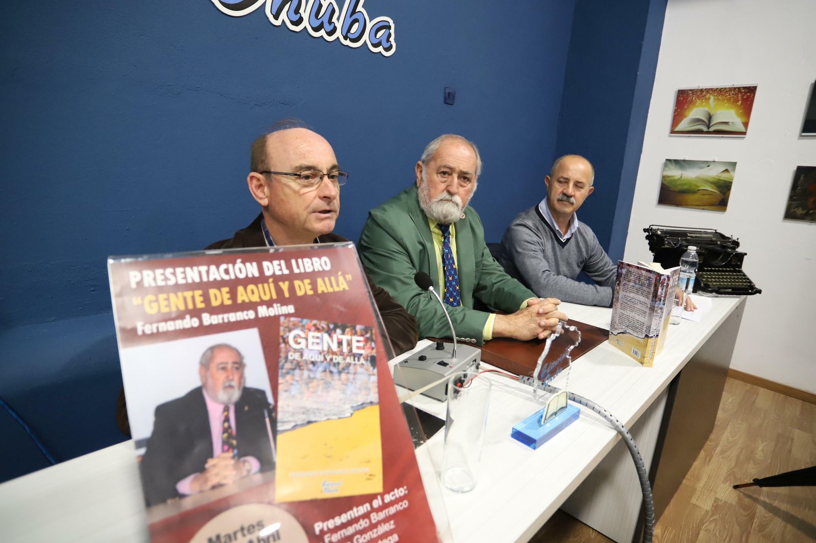 Manuel Ortega, Fernando Barranco y Juan González, en un momento de la presentación.