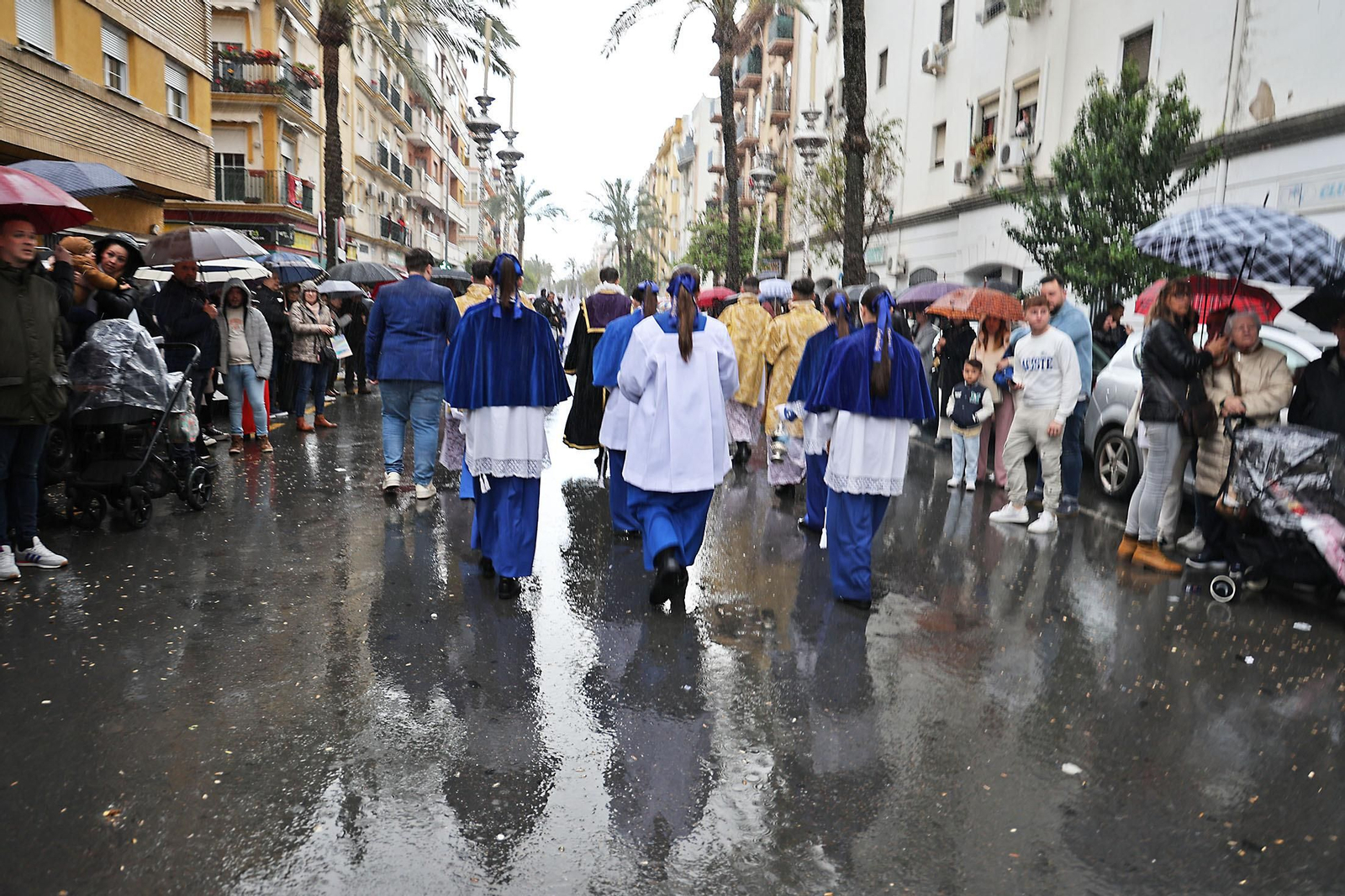Las mejores imágenes del Martes Santo en Huelva: La Hermandad de La Lanzada