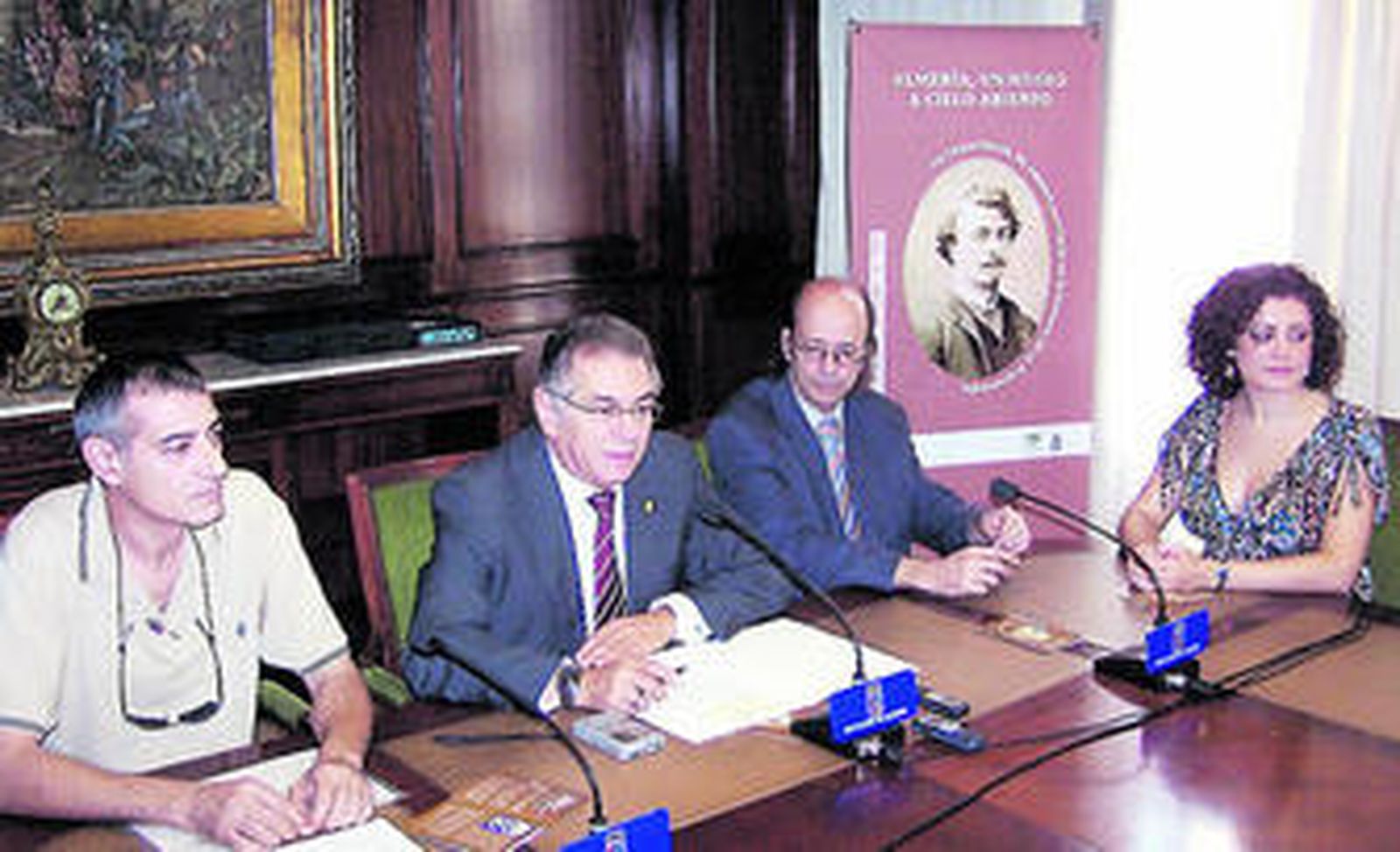 José Añez entre Miguel Naveros y Juan Alberto Cano García, coordinador de las Jornadas.