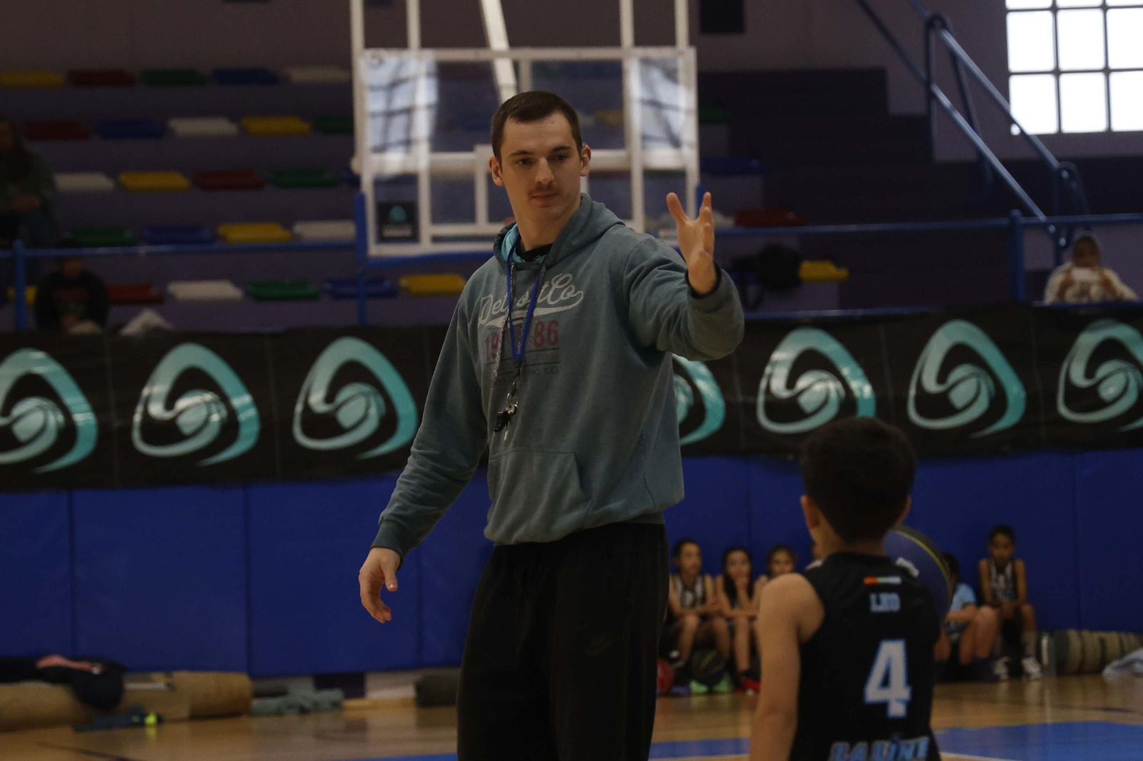 Las fotos de la primera jornada del XIV torneo de baloncesto Semana Santa Ciudad de La Línea