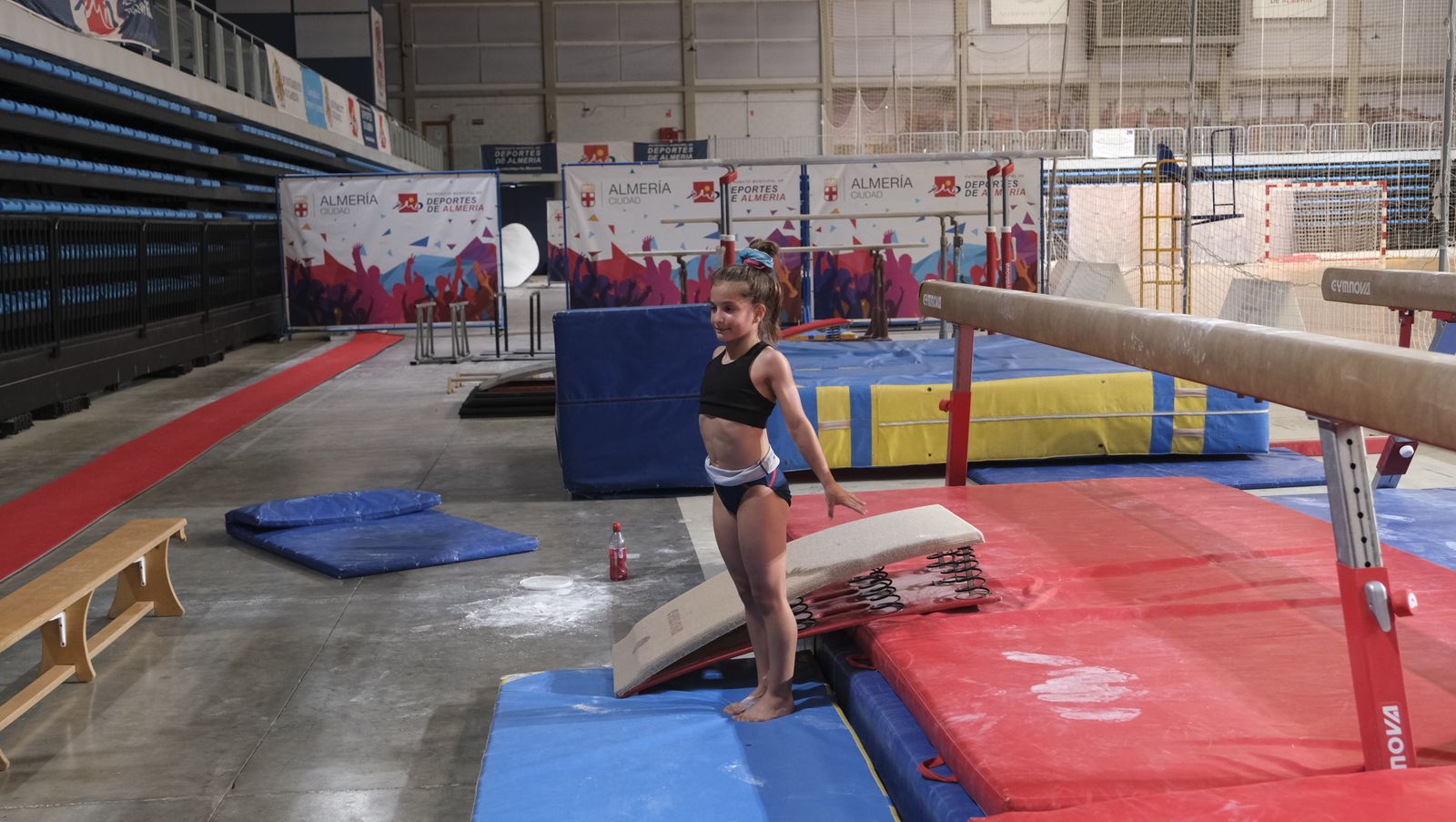 Imágenes de los entrenamientos de los gimnastas almerienses