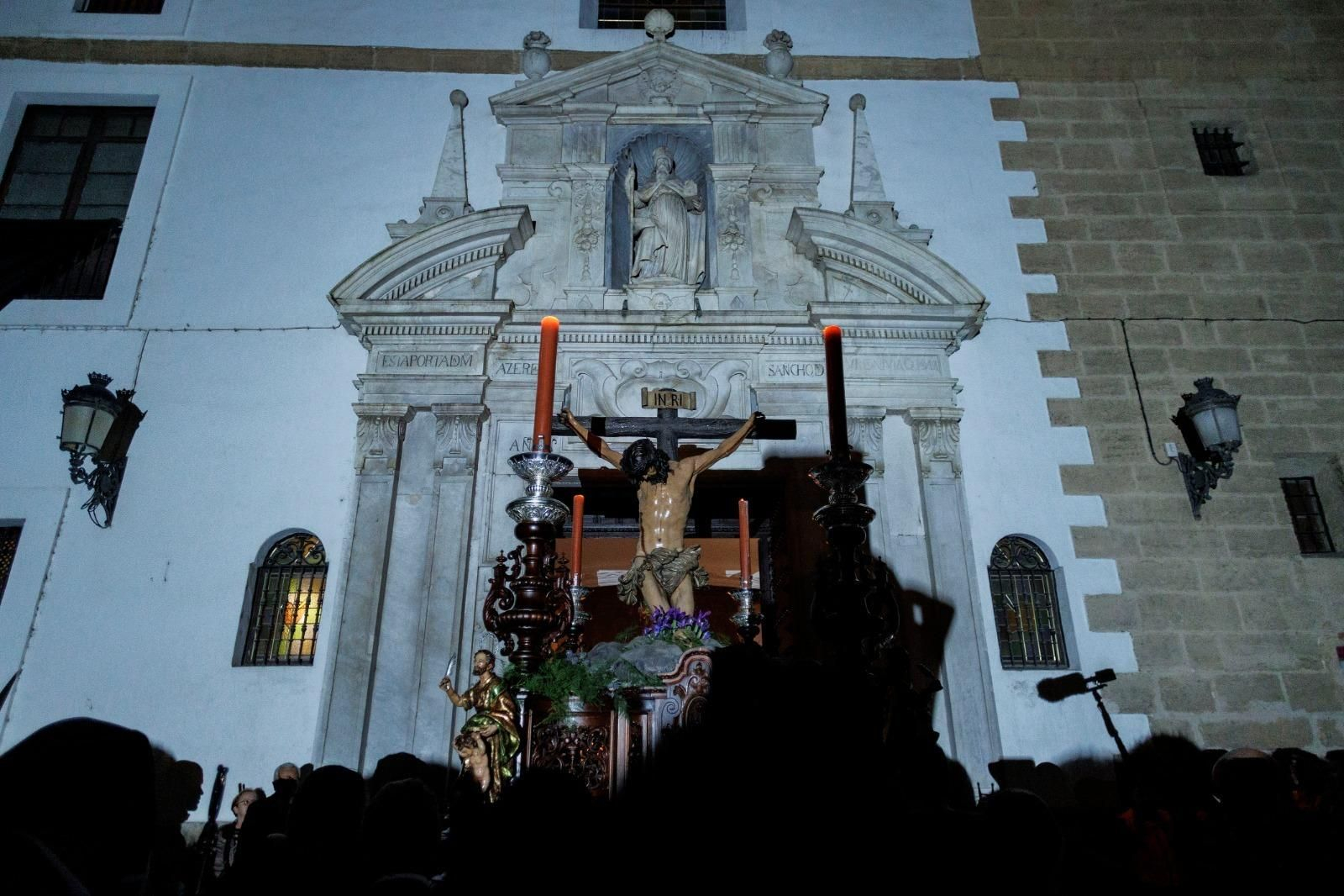 Las imágenes de la cofradía de la Buena Muerte en la Semana Santa de Cádiz 2023