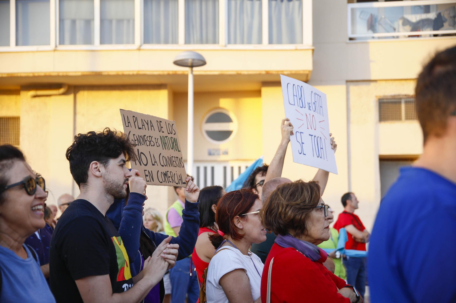 La manifestación "Genoveses sin hotel", en imágenes