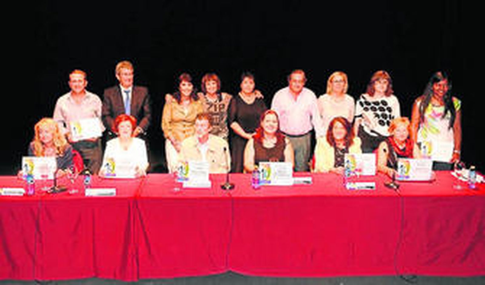 Foto de familia con todos los premiados del concurso de Párkinson, en el acto que se celebró en Segovia.