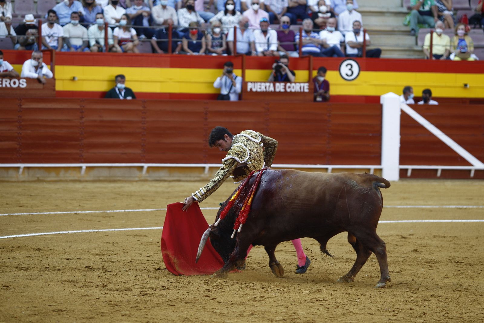 Fotogalería corrida de toros. Cayetano Rivera, Paco Ureña y Roca Rey. Roquetas de Mar.