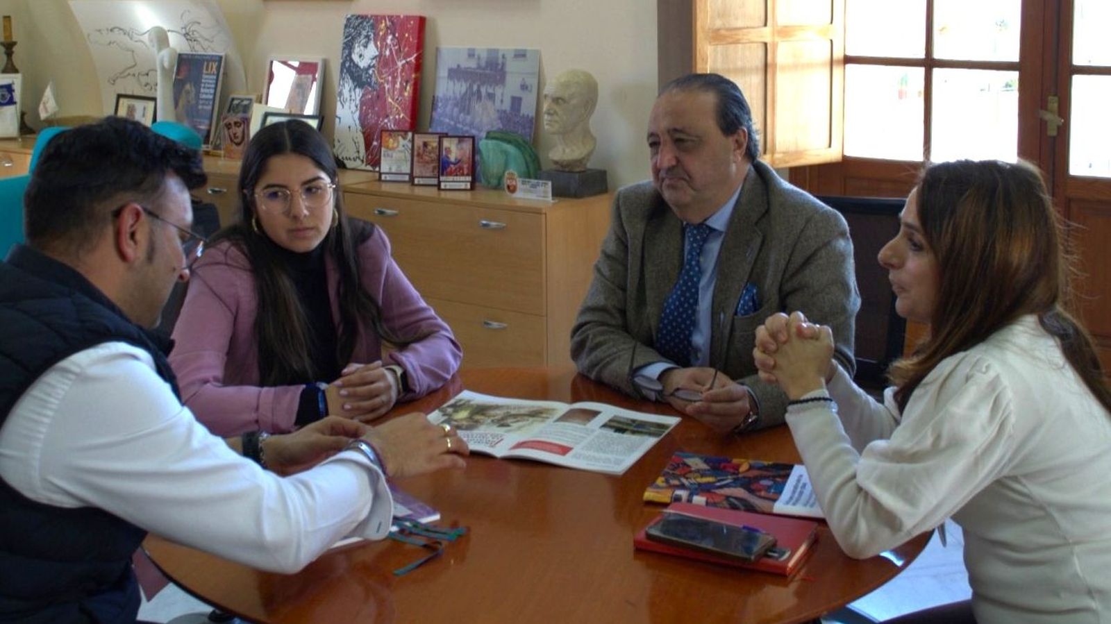 Reunión de Zurita con la Federación de Asociaciones de Mujeres Gitanas.